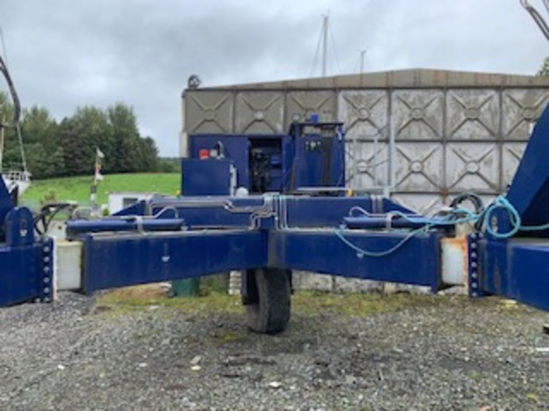 18T SELF PROPELLED WISE AMPHIBIOUS MARINE HOIST C/W VARIABLE WIDTH FRAME **RECENTLY REFURBED - NEW P - Image 15 of 19