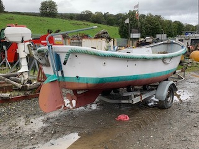 IN BOARD FIBRE GLASS FISHING BOAT - DIESEL VOLVO ENGINE C/W TRAILER - Image 3 of 7