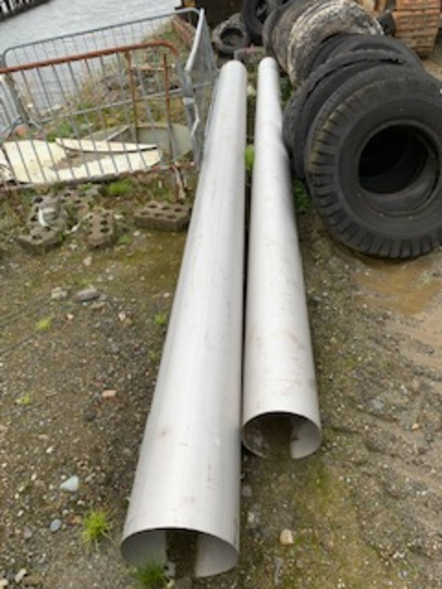 VARIOUS LENGTHS OF STAINLESS STEEL PIPE