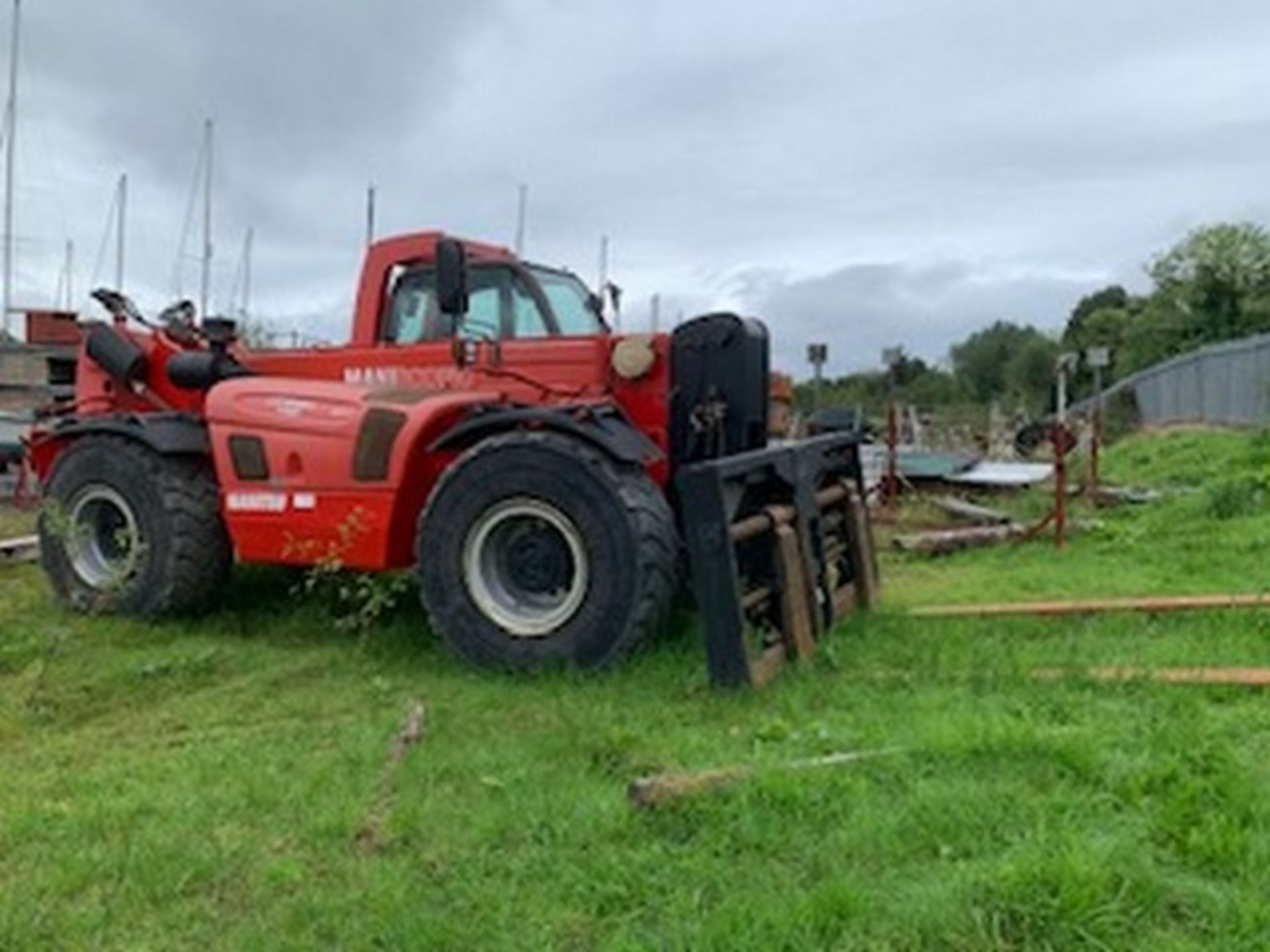 MANITOU MHT 10160L TURBO C/W 8FT FORKS WIDE CARRIAGE HYDRAULIC FORK ADJUSTER AND SIDE SHIFT SN - 7 - Image 4 of 11