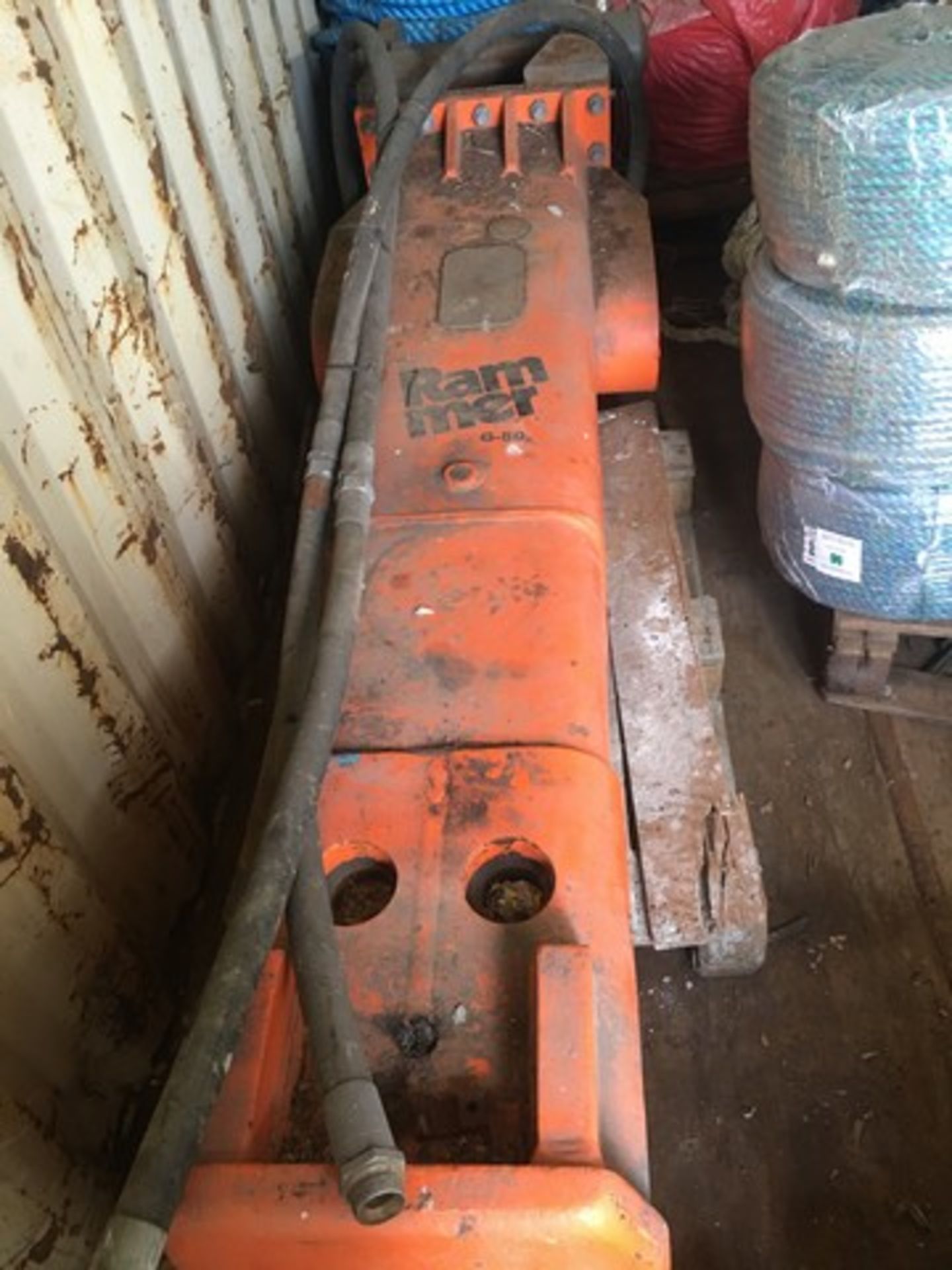 RAMMER G-80 BREAKER C/W QUICK HITCH SADDLE, PINS, HOSE KIT AND FOUR CHISSELS 30/45T EXCAVATOR **NEW - Image 2 of 8