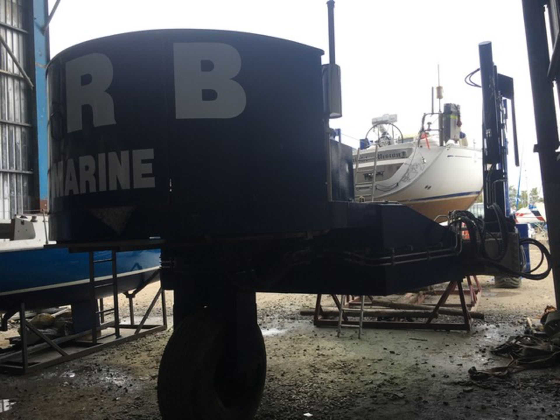 18T SELF PROPELLED WISE AMPHIBIOUS MARINE HOIST C/W VARIABLE WIDTH FRAME **RECENTLY REFURBED - NEW P - Image 3 of 19