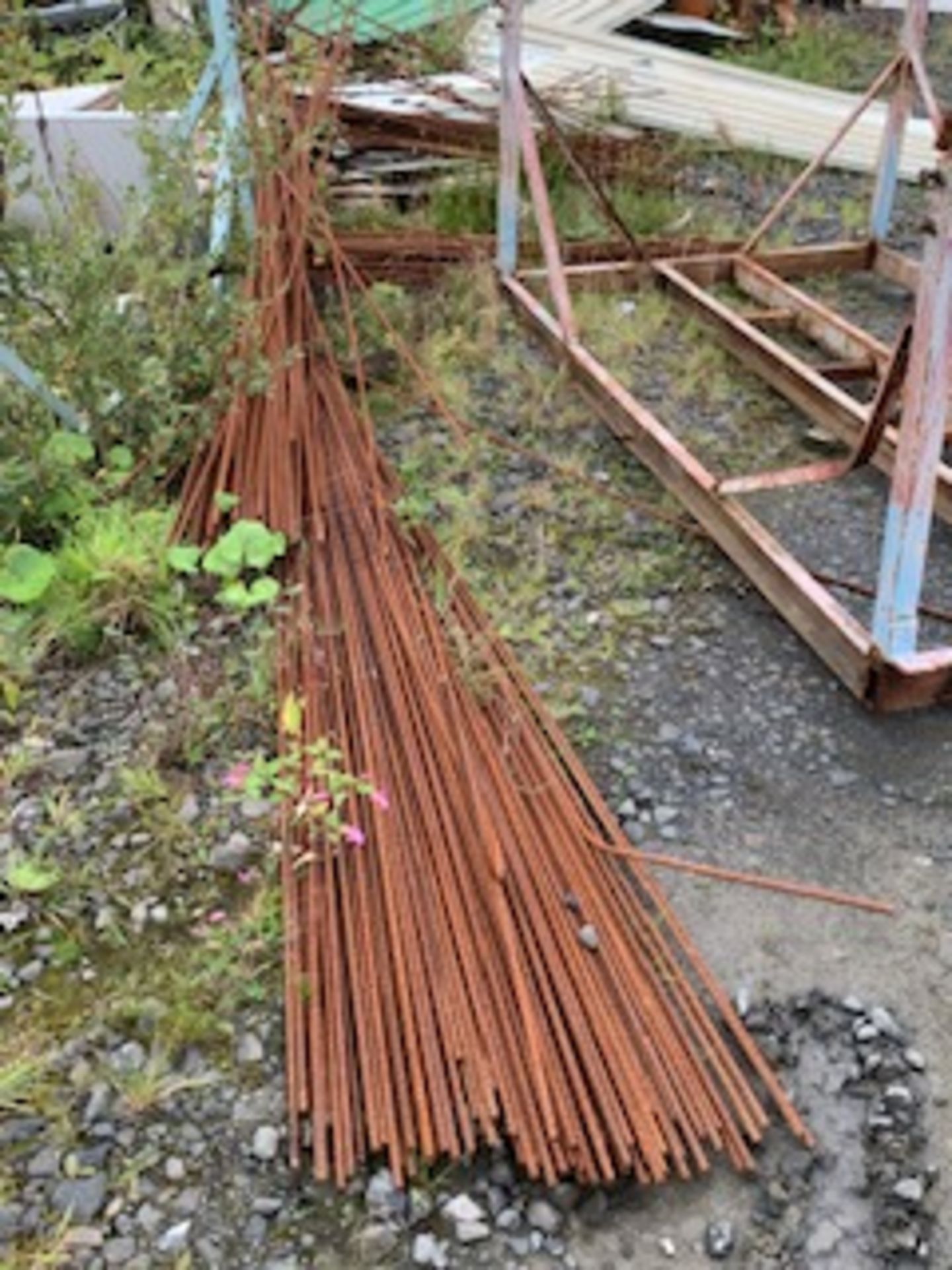 VARIOUS LENGTHS OF REBAR FOR RE-INFORCING CONCRETE - Image 2 of 2