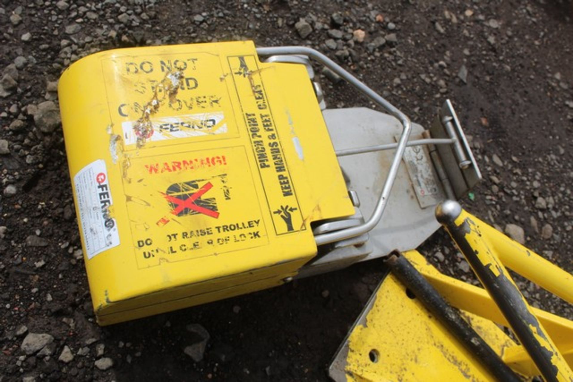 FERNO - STRETCHER LOCKING DEVICE - YELLOW SN - 1591 - Image 2 of 6