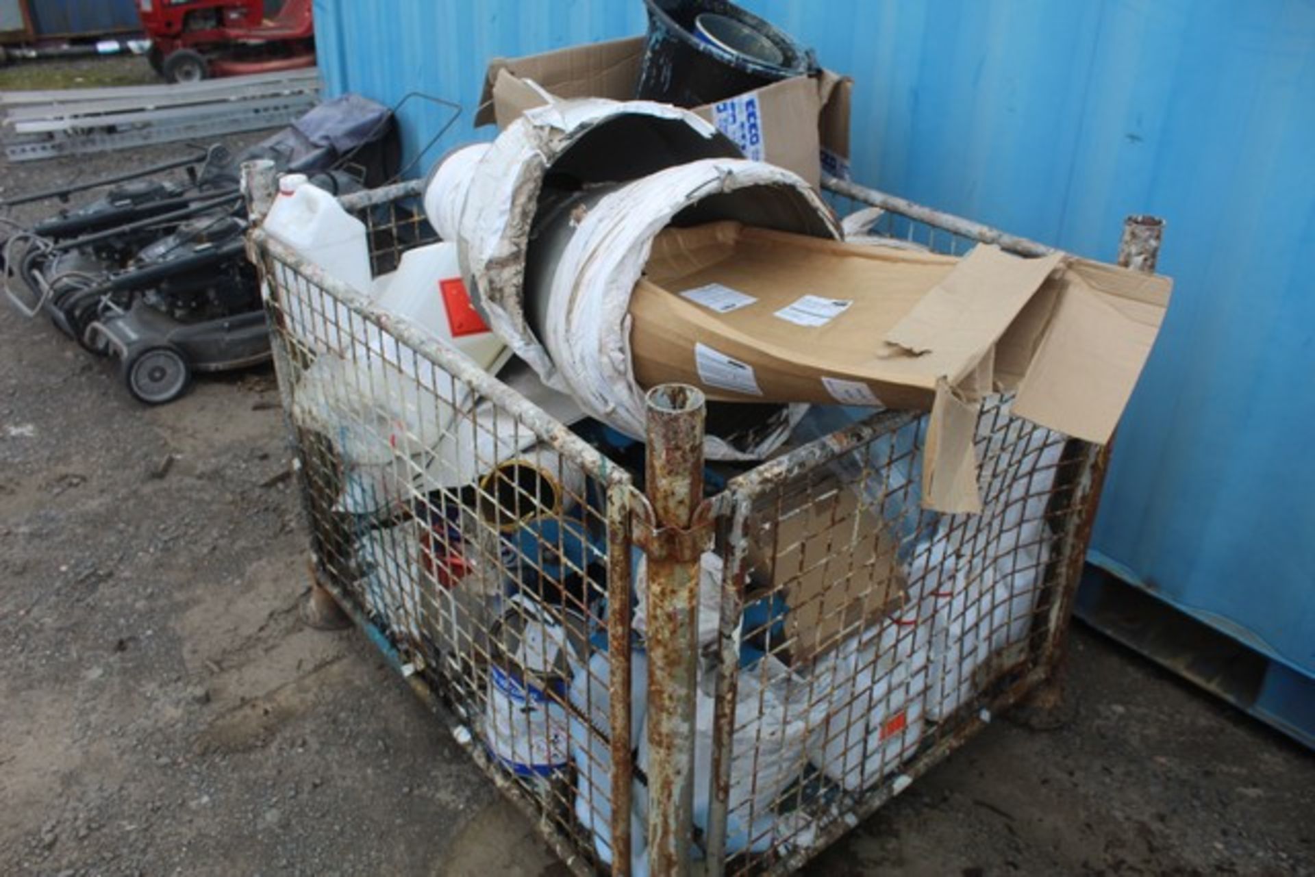 Mixed caged pallet of various equiptment, paints and flues - Image 3 of 6