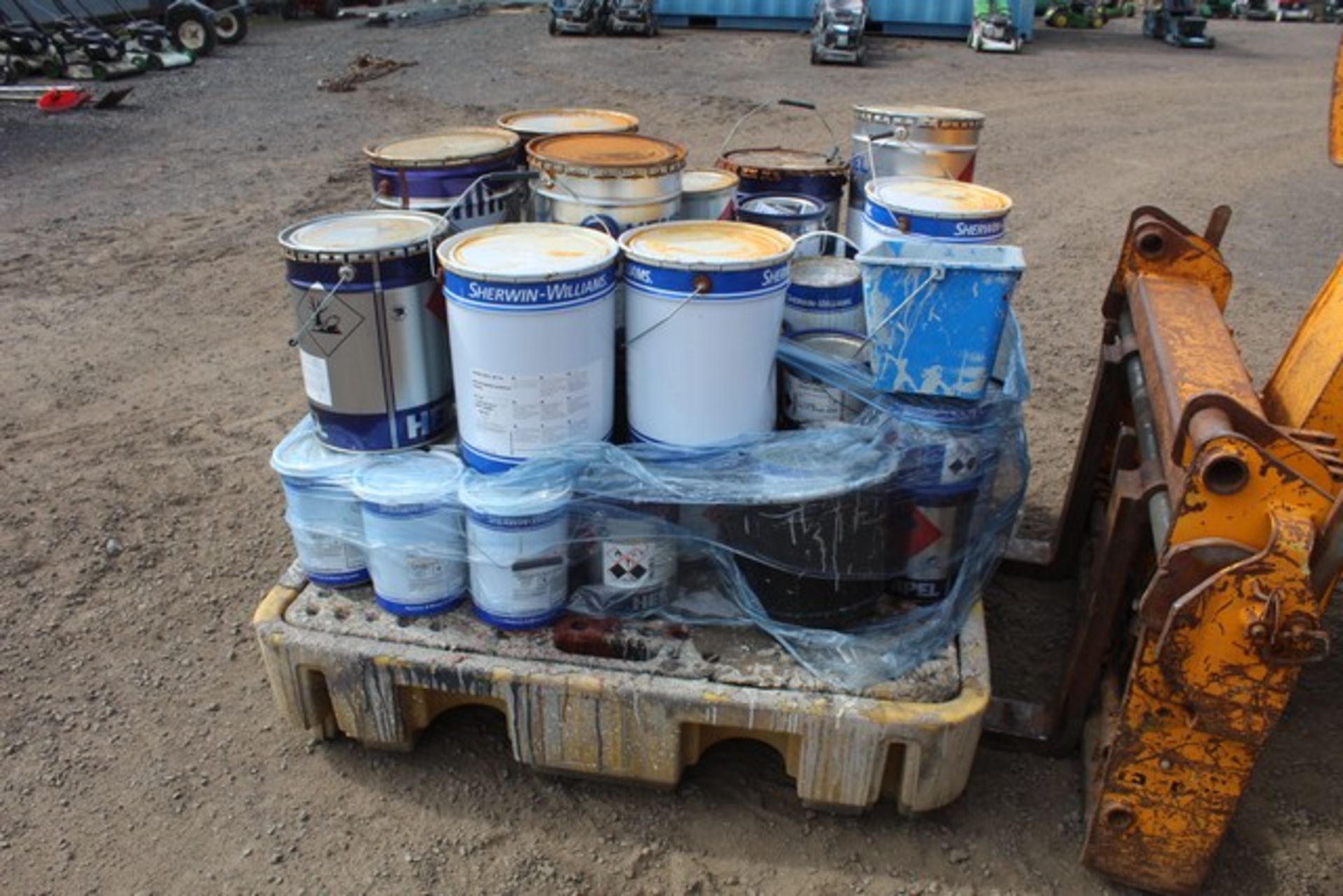 Mixed pallet of Hempel hempadur 35560, Hempel curing agent 953GB/976GB and various approx 15 tins AN - Image 4 of 8