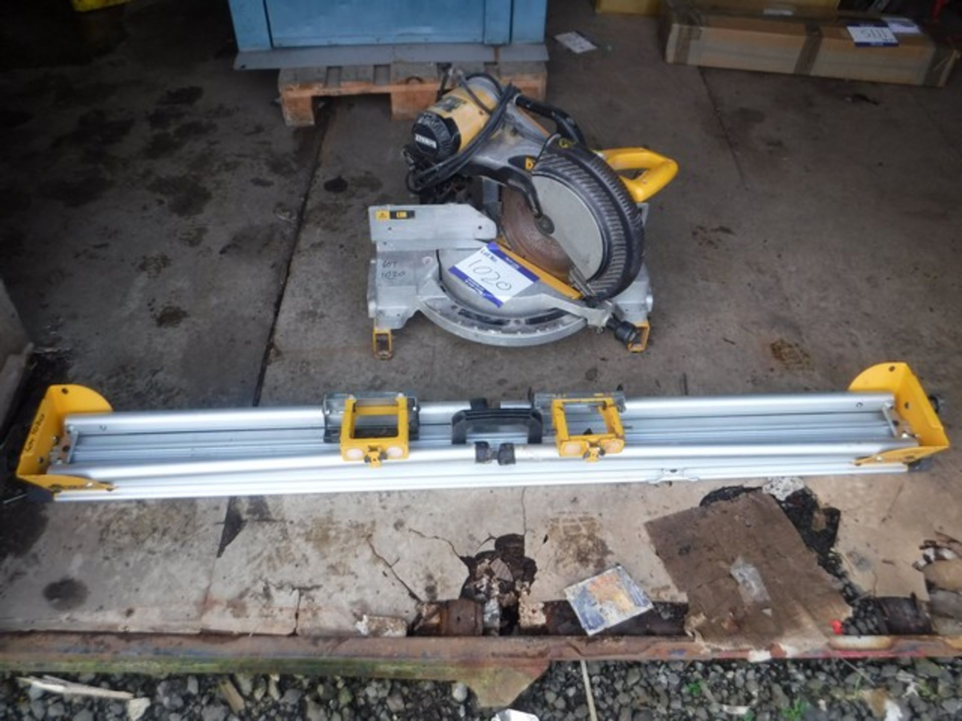 DEWALT CIRCULAR SAW C/W RUNNING/ROLLING BENCH