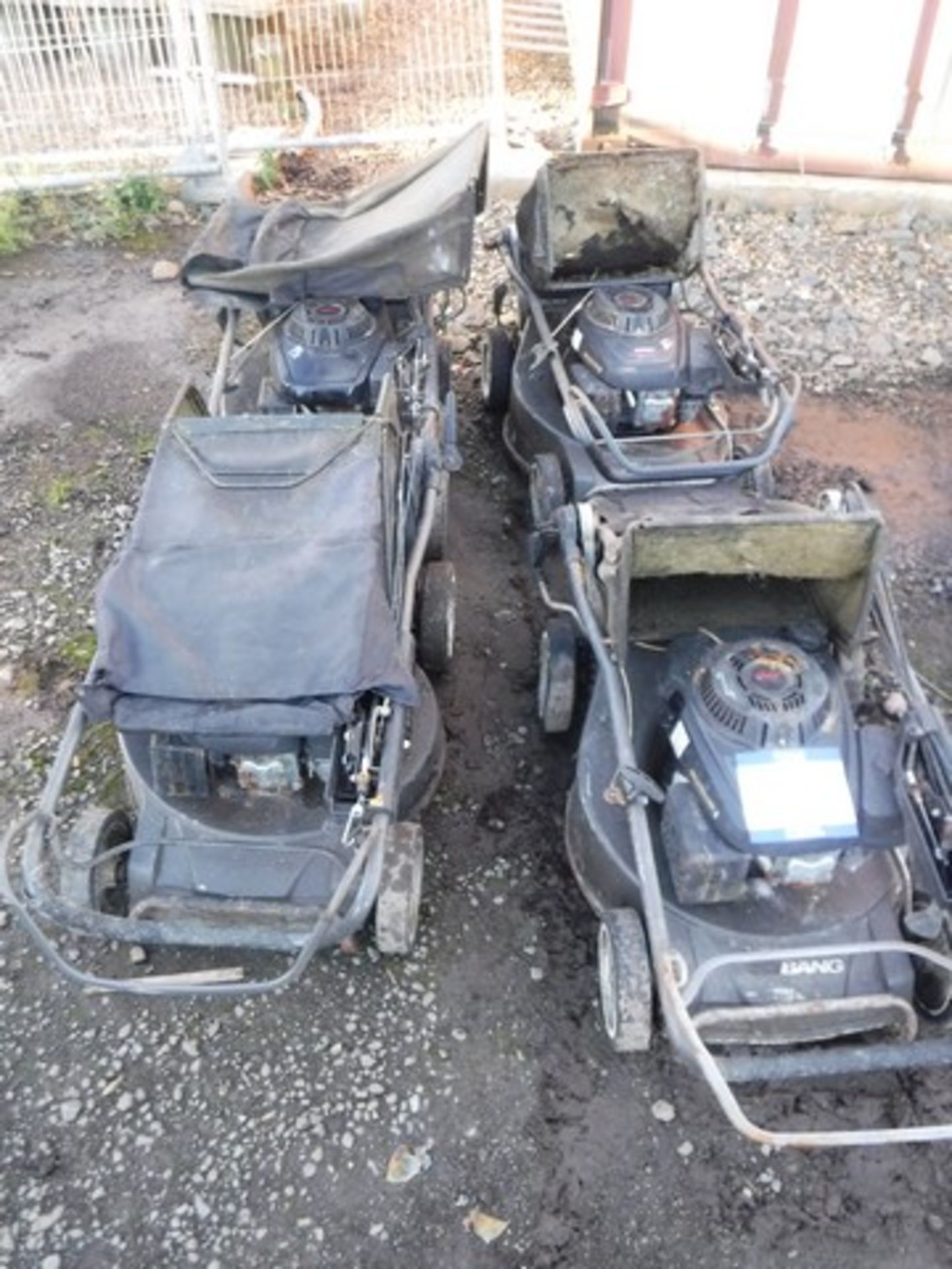 WEIBANG WALKALONG SELF PROPELLED MOWER x4 PLUS 4 BASKETS - Image 3 of 4