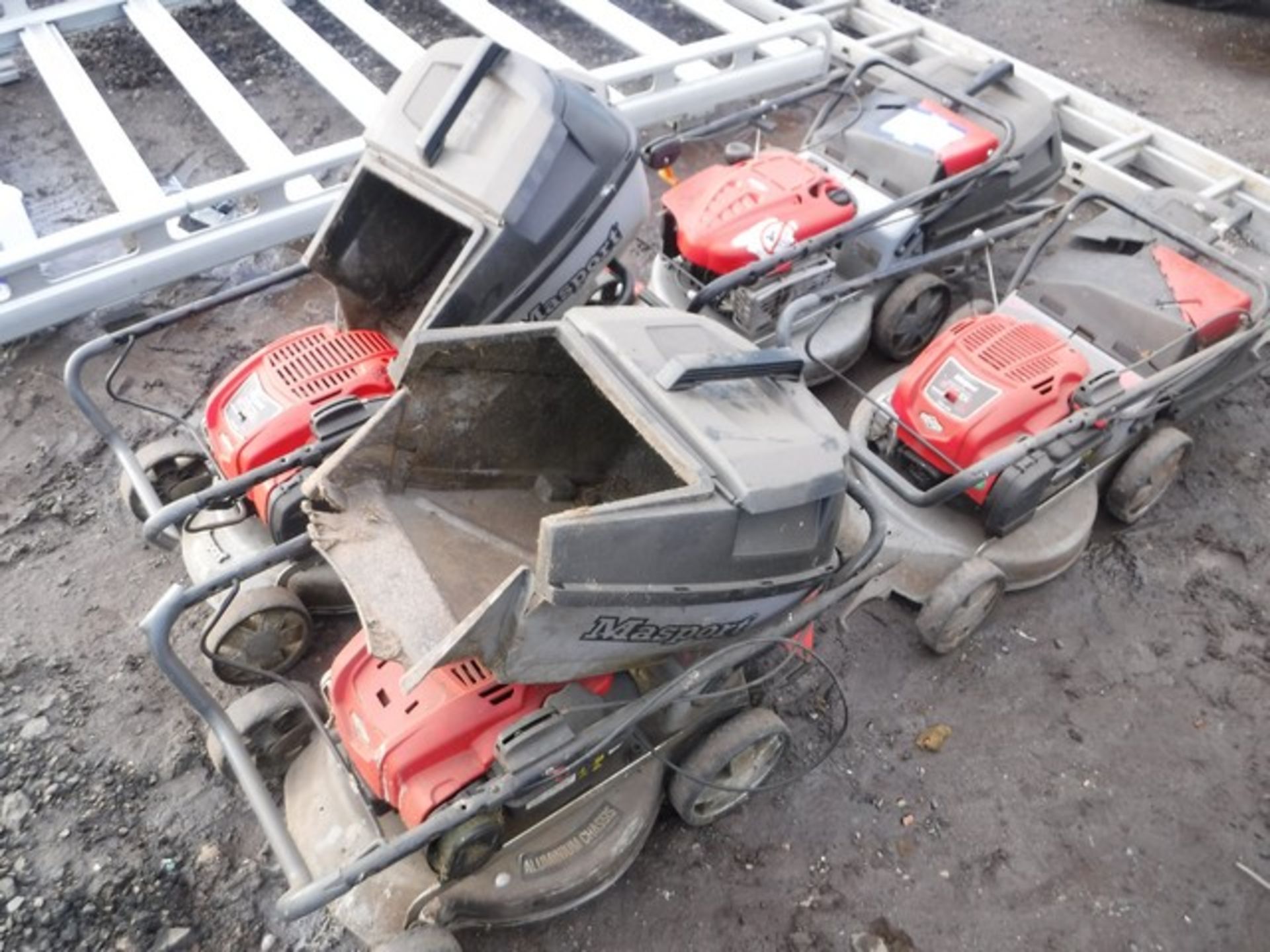 MASPORT 500 SERIES 18, WALKALONG MOWER AND BASKET x4 - Image 4 of 9