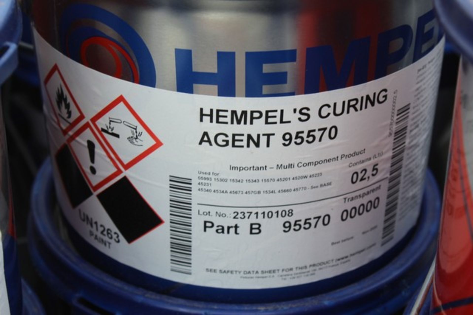 Mixed pallet of Hempel curing agent 95570, Hempel aggregate 977GB approx total 40 tins - Image 5 of 6