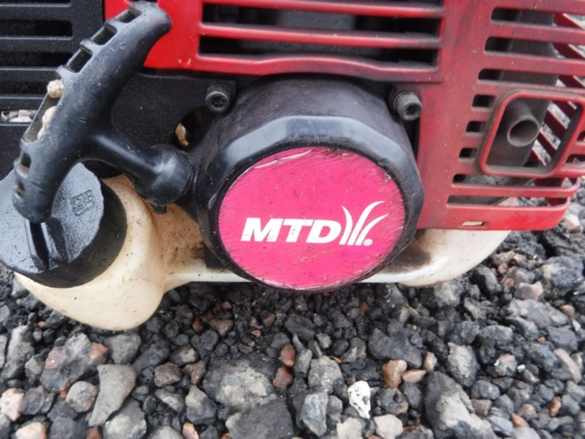 MTD DOUBLE HANDED STRIMMER x2 - Image 3 of 7
