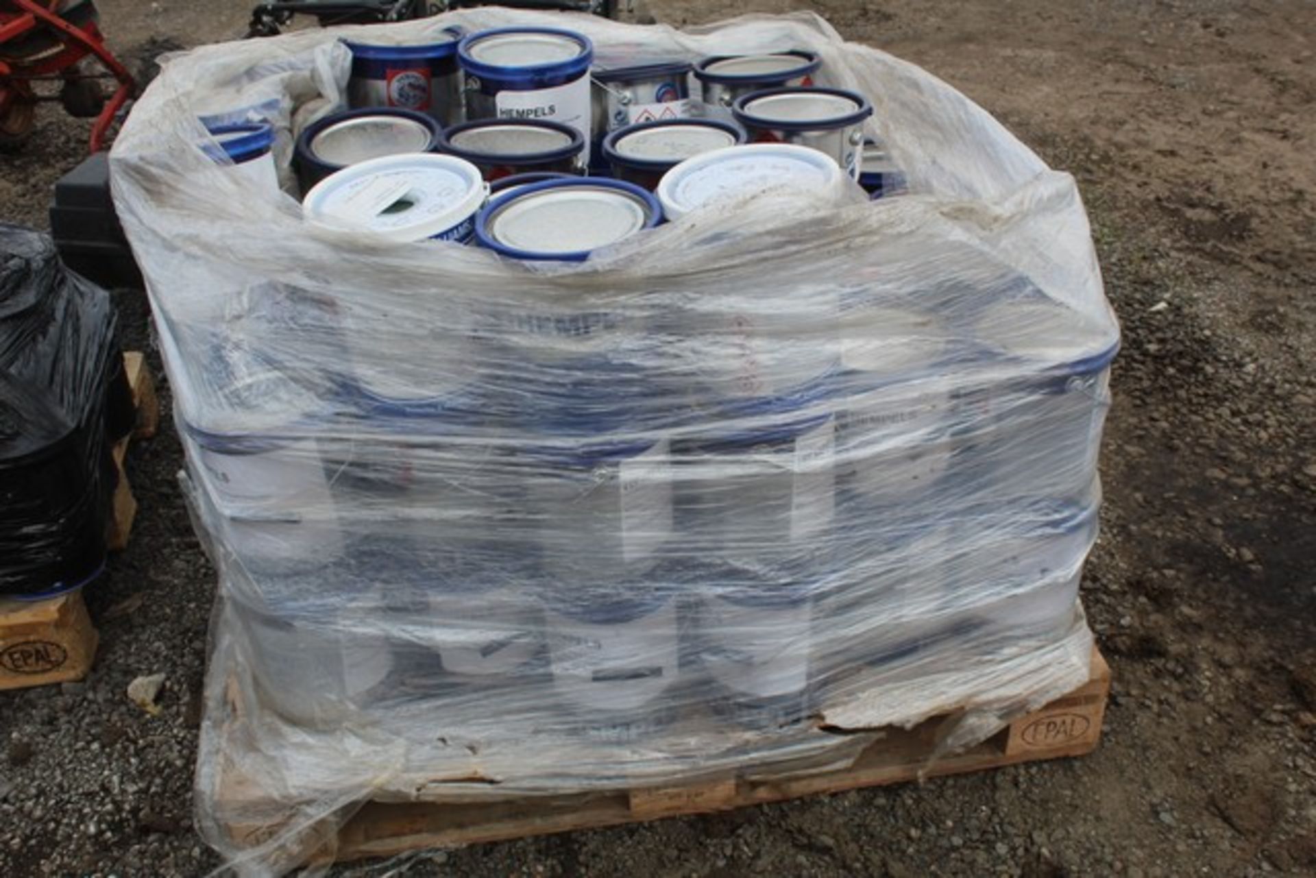Mixed pallet of Hempel curing agent 95570, Hempel aggregate 977GB approx total 40 tins - Image 3 of 6