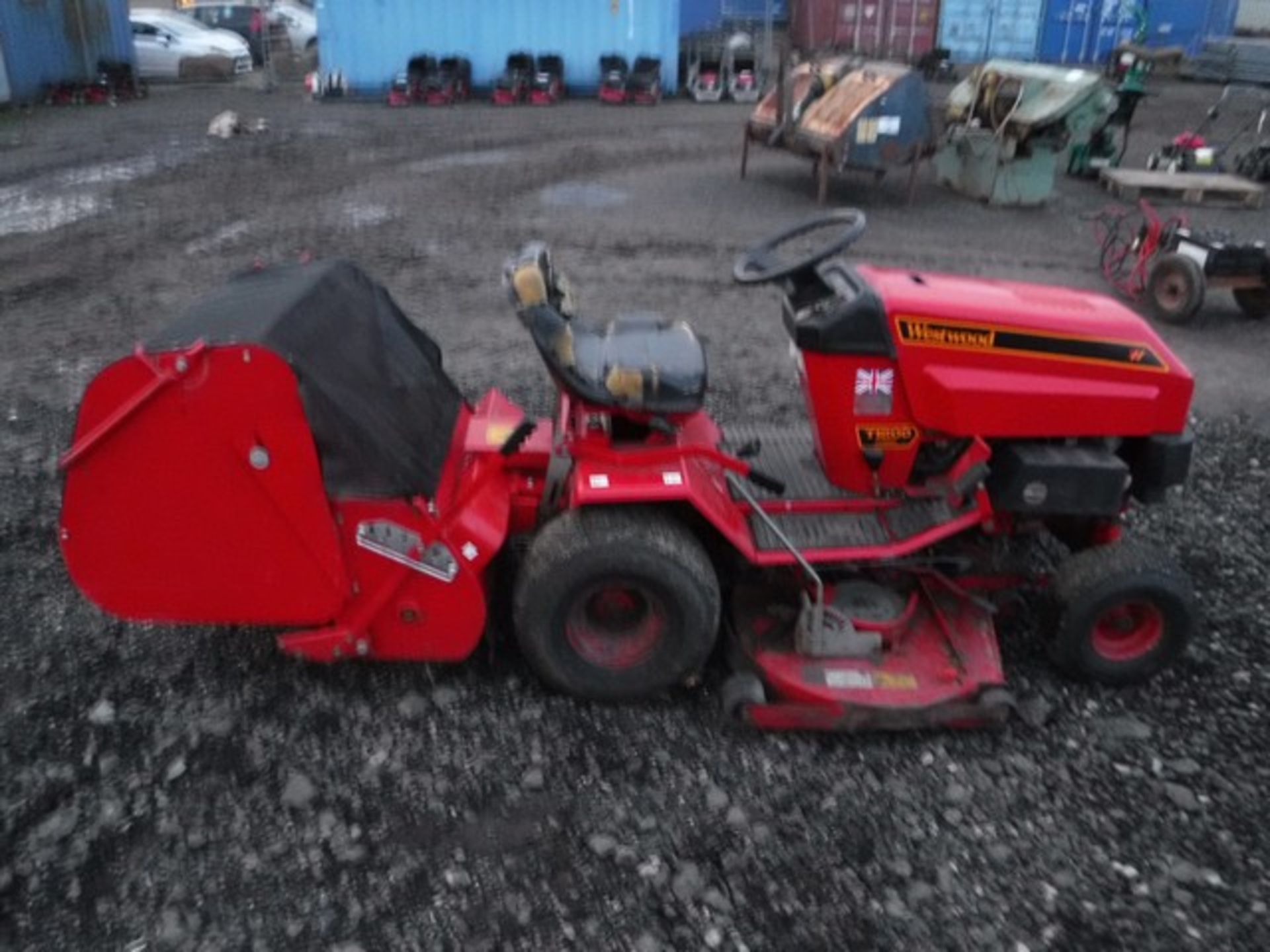 WESTWOOD RIDE ON MOWER C/W BASKET VANGUARD 18HPV TWIN ENGINE - Image 9 of 16