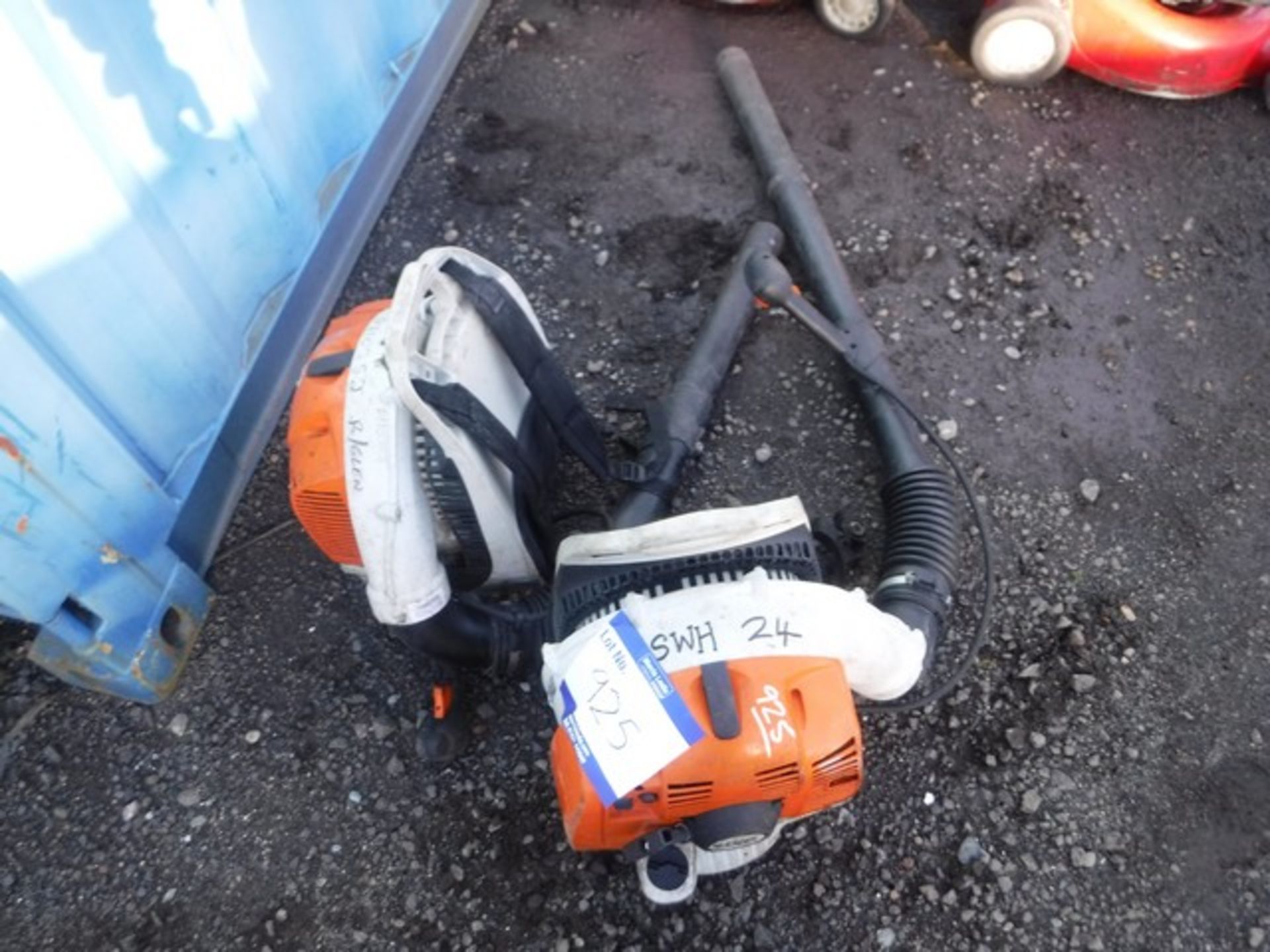 STIHL BR350 PETROL LEAFBLOWER AND HARNESS x2