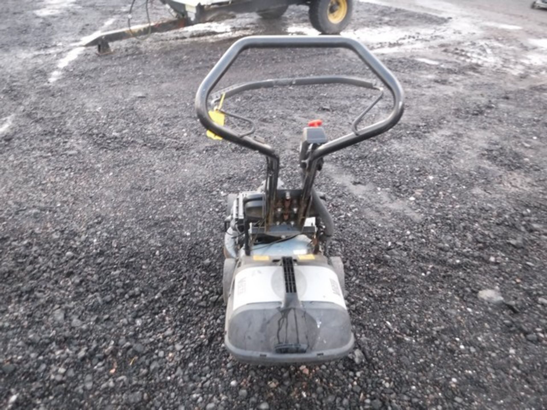 VICTA WALKALONG LAWN MOWER C/W BASKET SN - MCP462XV - Image 4 of 10