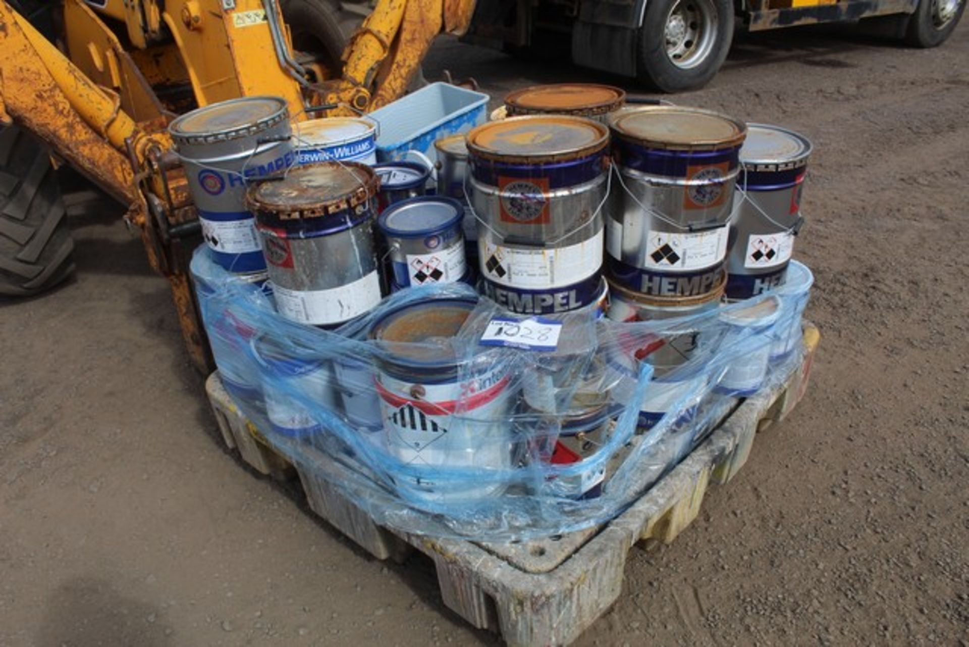 Mixed pallet of Hempel hempadur 35560, Hempel curing agent 953GB/976GB and various approx 15 tins AN