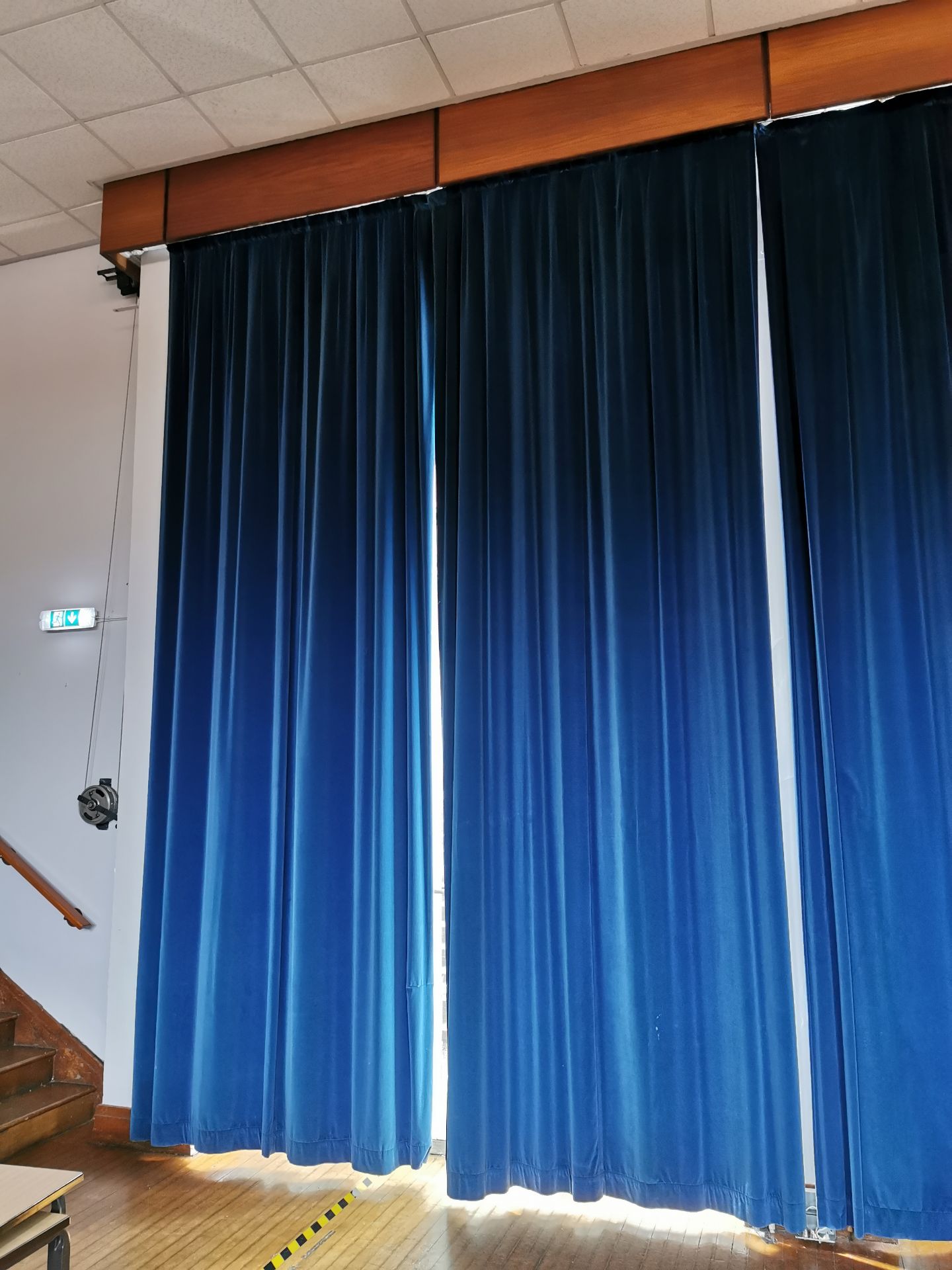 Tall curtains aprox 15ft x 7ft Navy blue