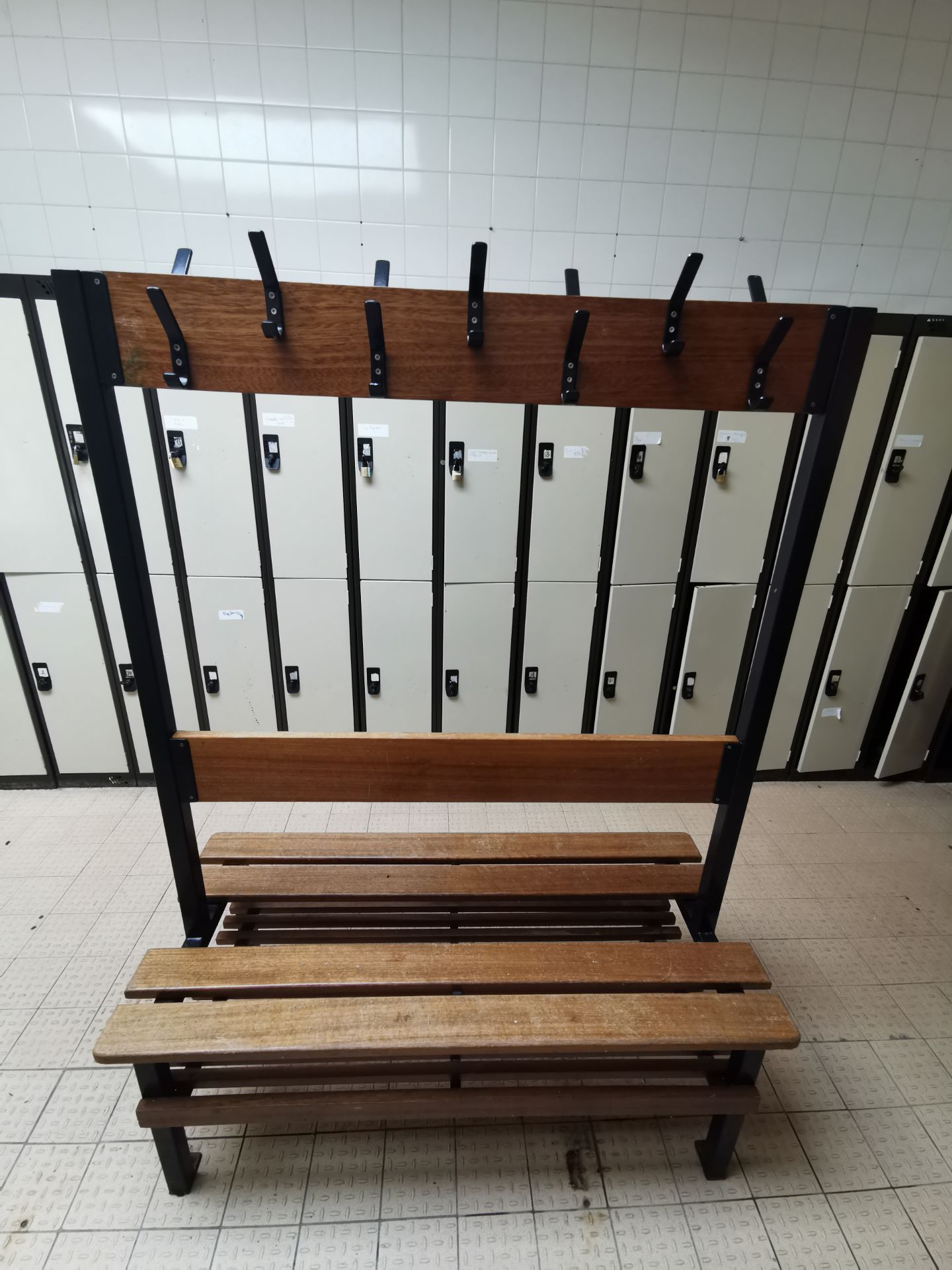 Wood and metal gym bench with clothing pegs - Image 2 of 3