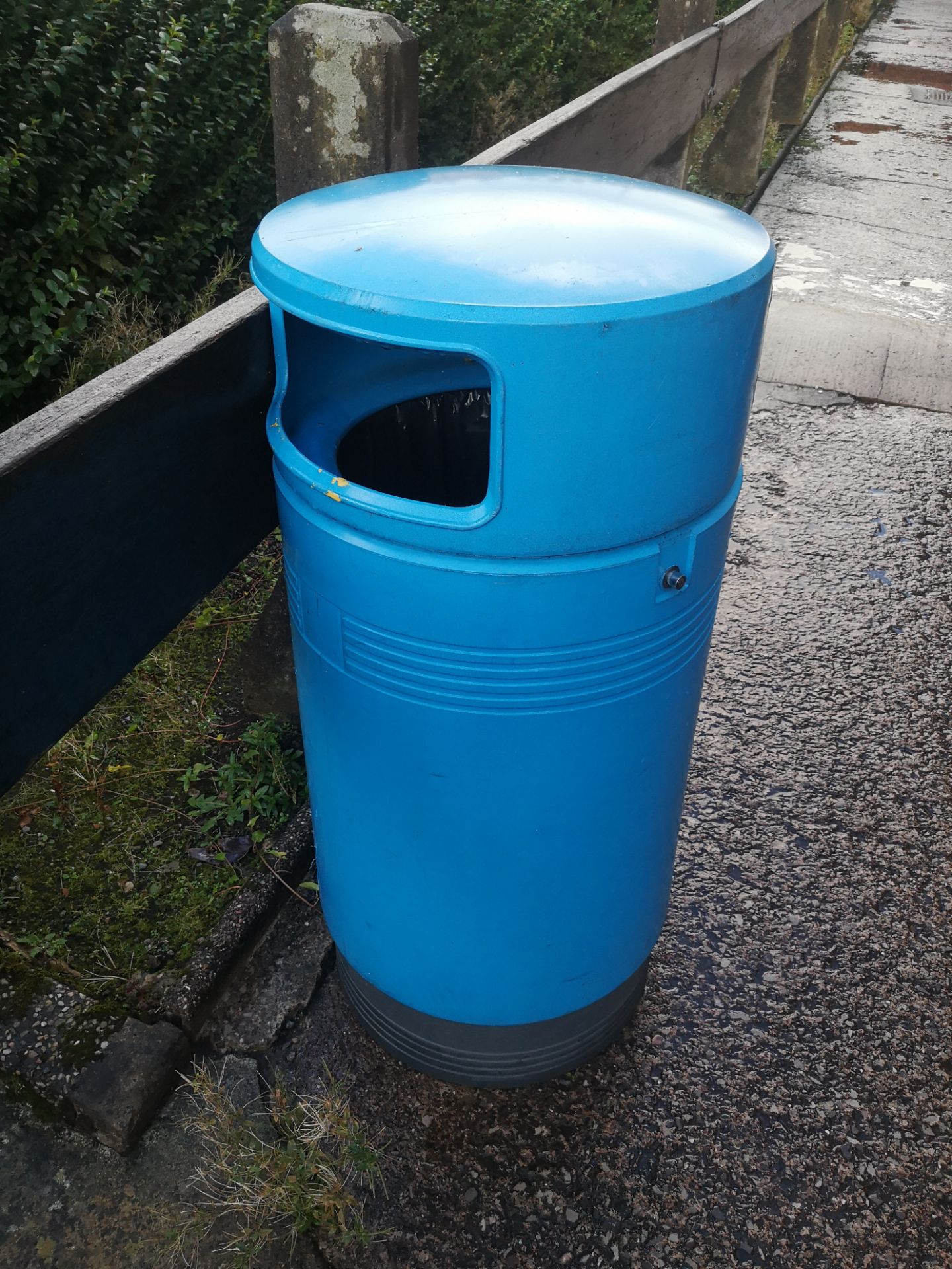 2x blue bins - Image 2 of 2