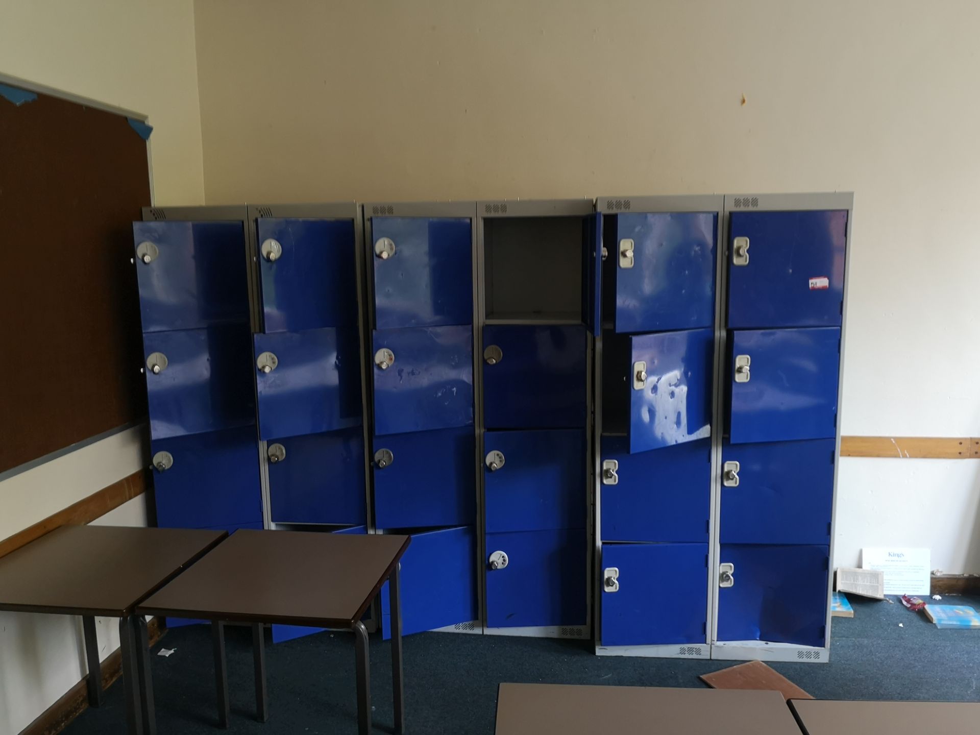 bank of 6 4 door lockers