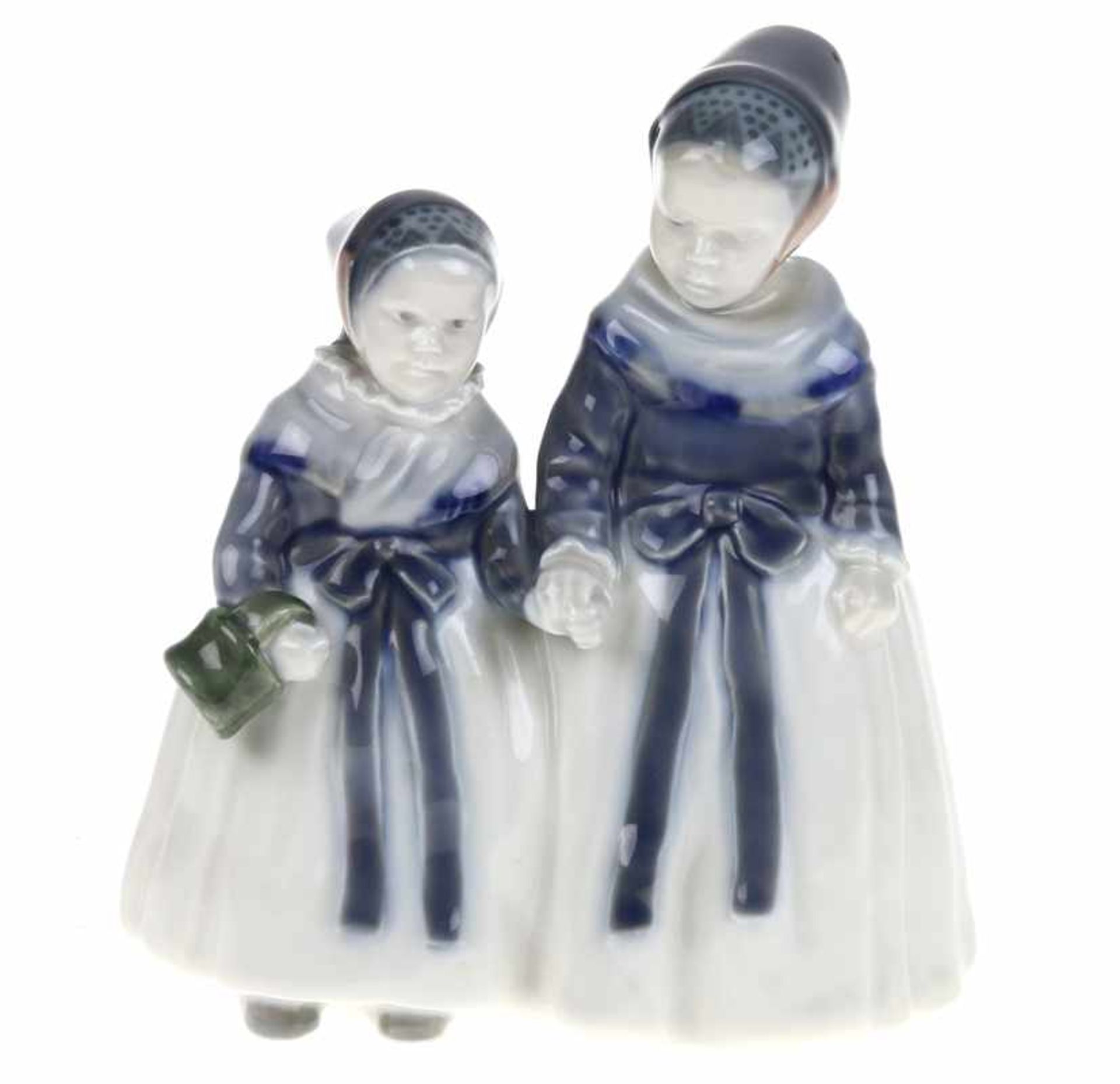 Polychroom beschilderd porseleinen beeldje van twee meisjes hand in hand, gemerkt: Royal
