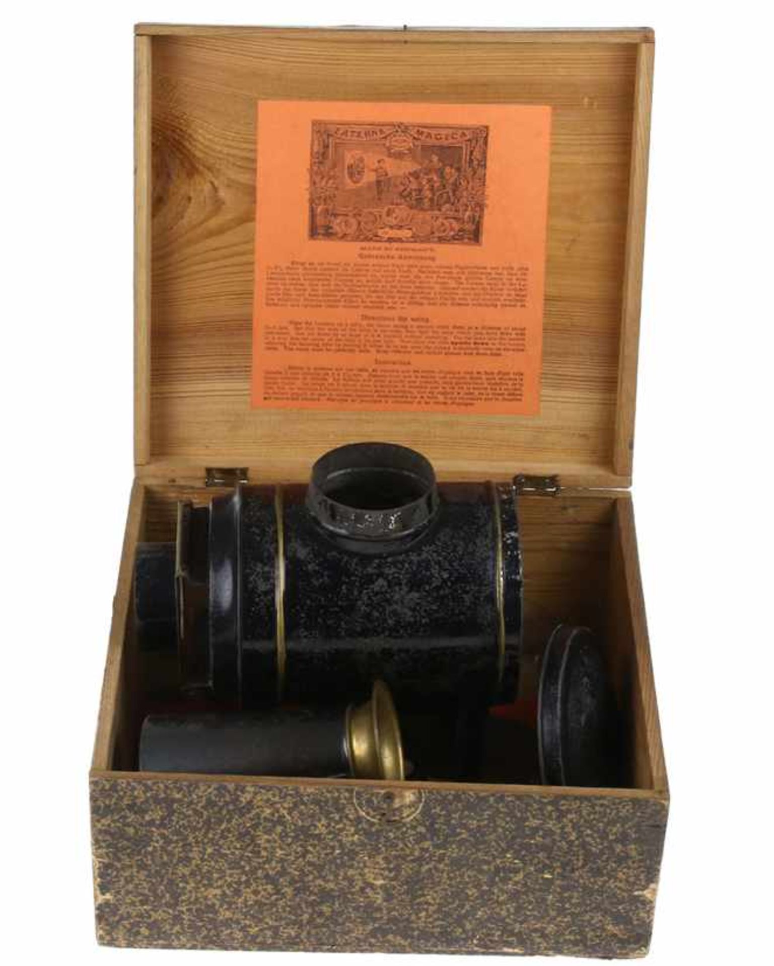 Laterna magica (toverlantaarn), in houten met papier beklede doos, Duitsland, circa 1900, daarbij:
