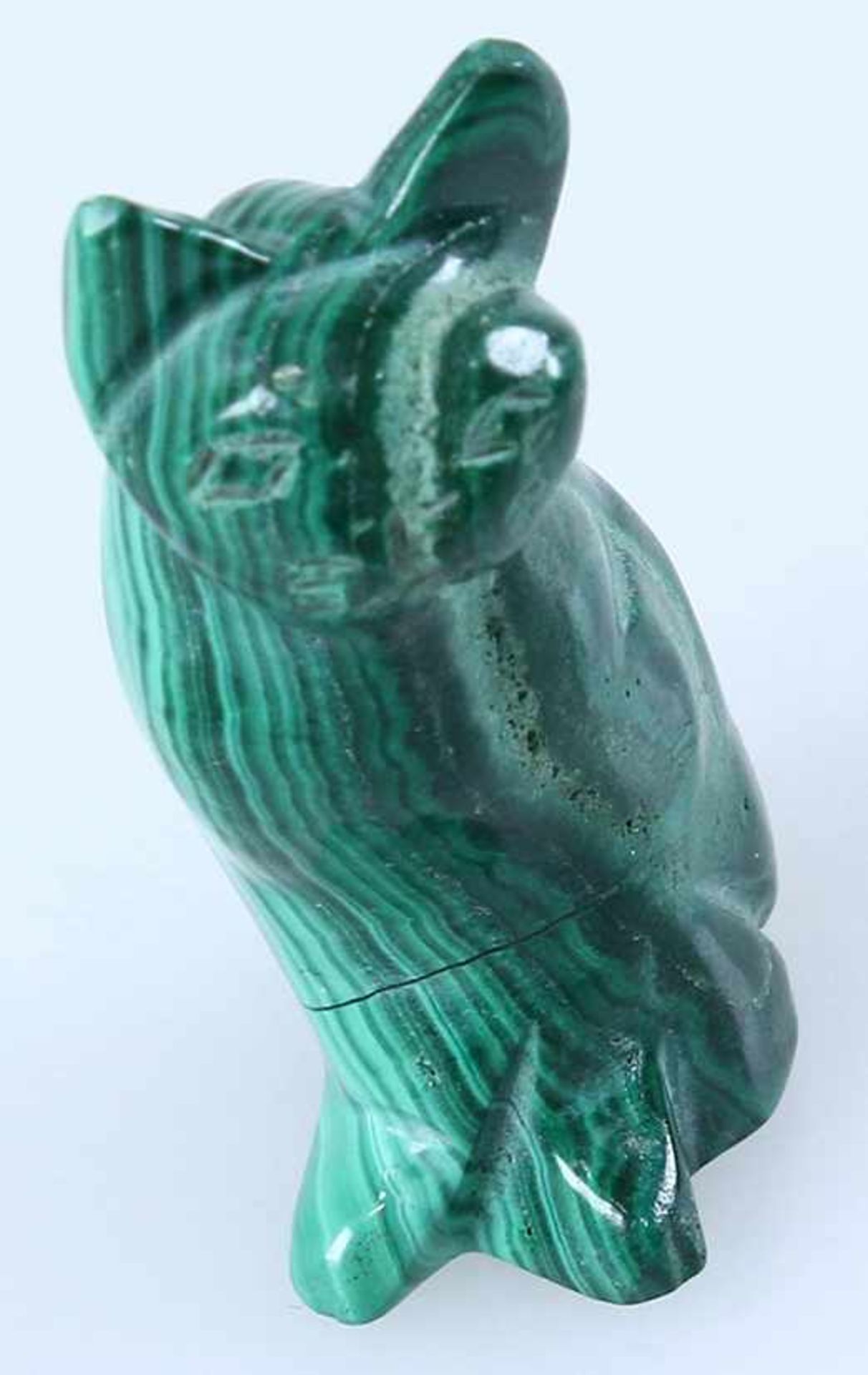 Malachite - A carved cat (height c. 42 mm.)