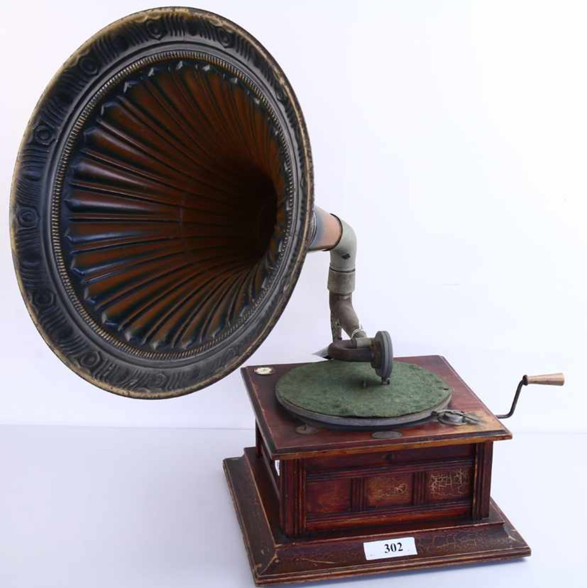 Hoorngrammofoon, Polyphon - Houten kast met groen/bruin/gouden gestanste blikken hoorn (dm 47 cm),