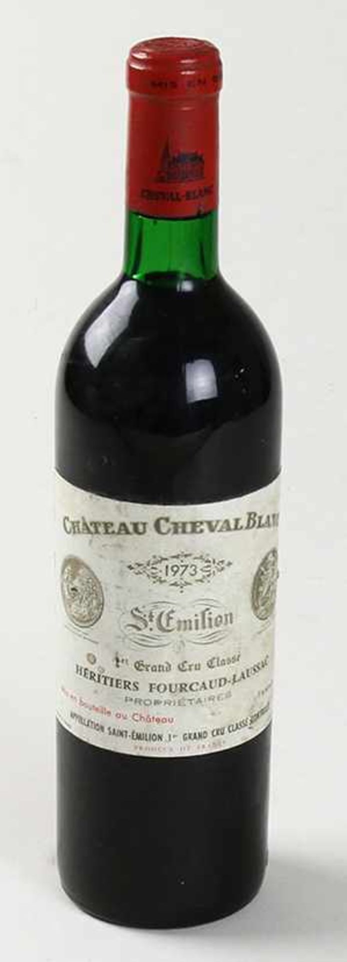 Een fles Chateau Cheval Blanc, St. Emilion, 1er Grand Cru Classé, 1973, niveau fles is goed, vlekken
