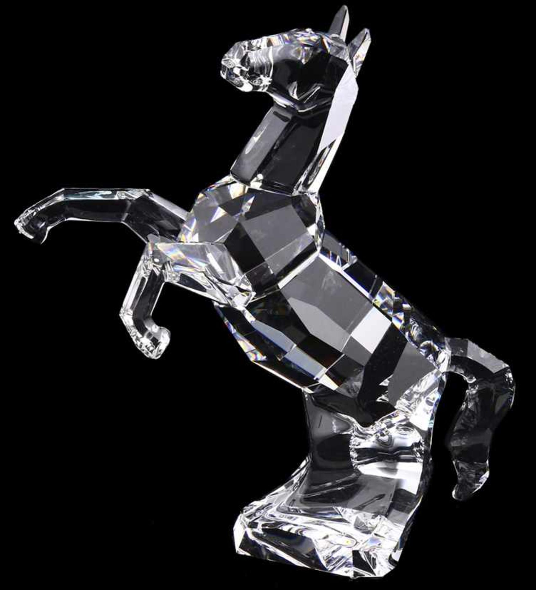 Swarovski: Paard, in helder geslepen kristal met grote facetten die het object een moderne en