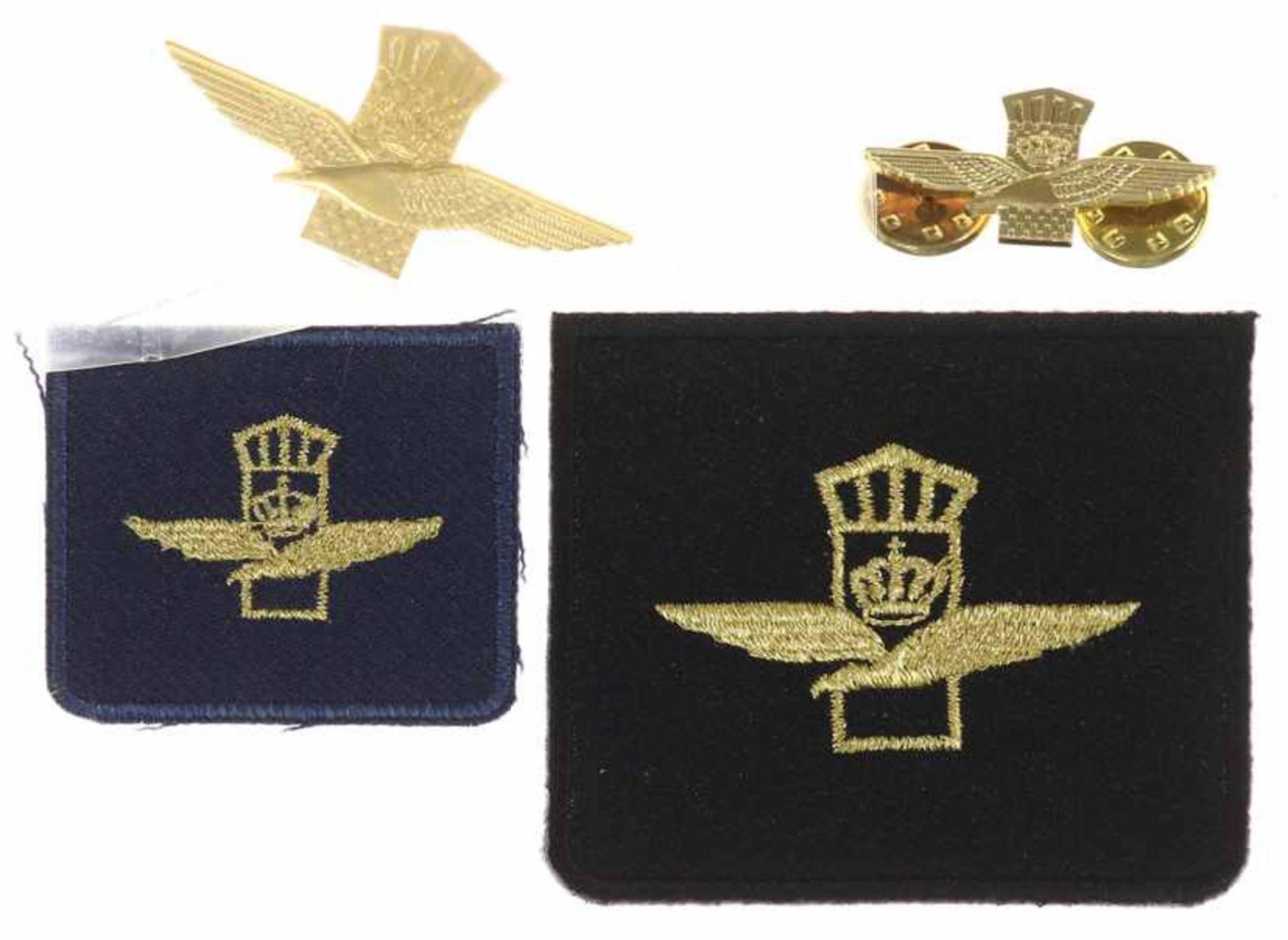 Nederland / Netherlands - Naoorlogs, Luchtmacht, vier emblemen Luchtverkeersbeveiliger, grote en
