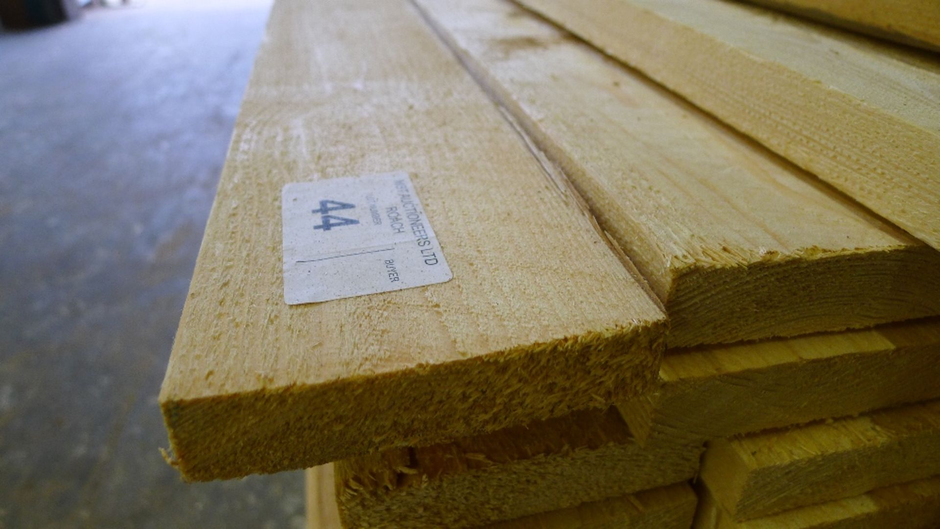 A large quantity of sawn soft wood lengths (over 140), each 100mm x 22mm x 3m - Image 4 of 4