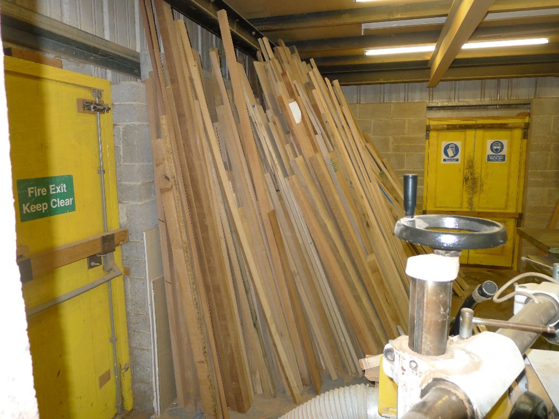 A large quantity of various timber mainly European oak and sapele. Leaning on rear wall the first - Image 3 of 3