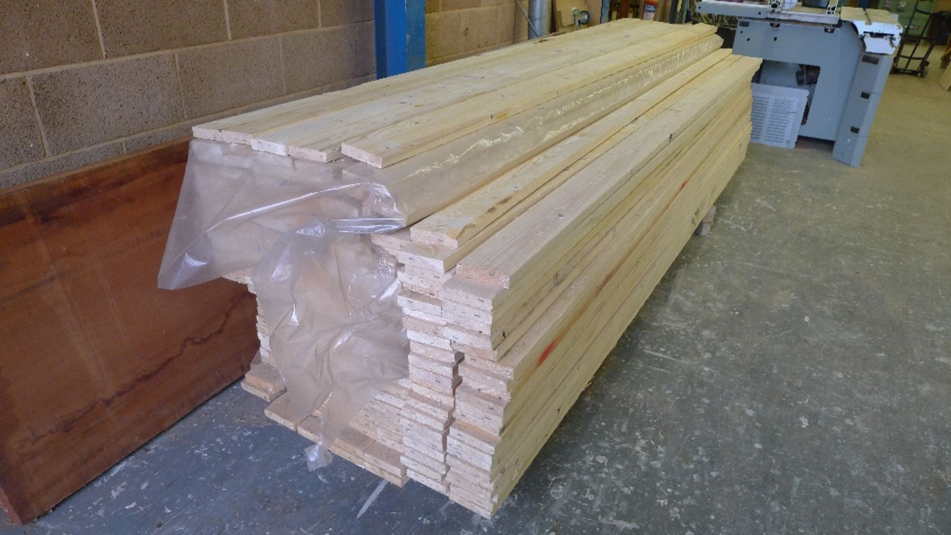 A large quantity of sawn soft wood lengths (over 140), each 100mm x 22mm x 3m - Image 2 of 4