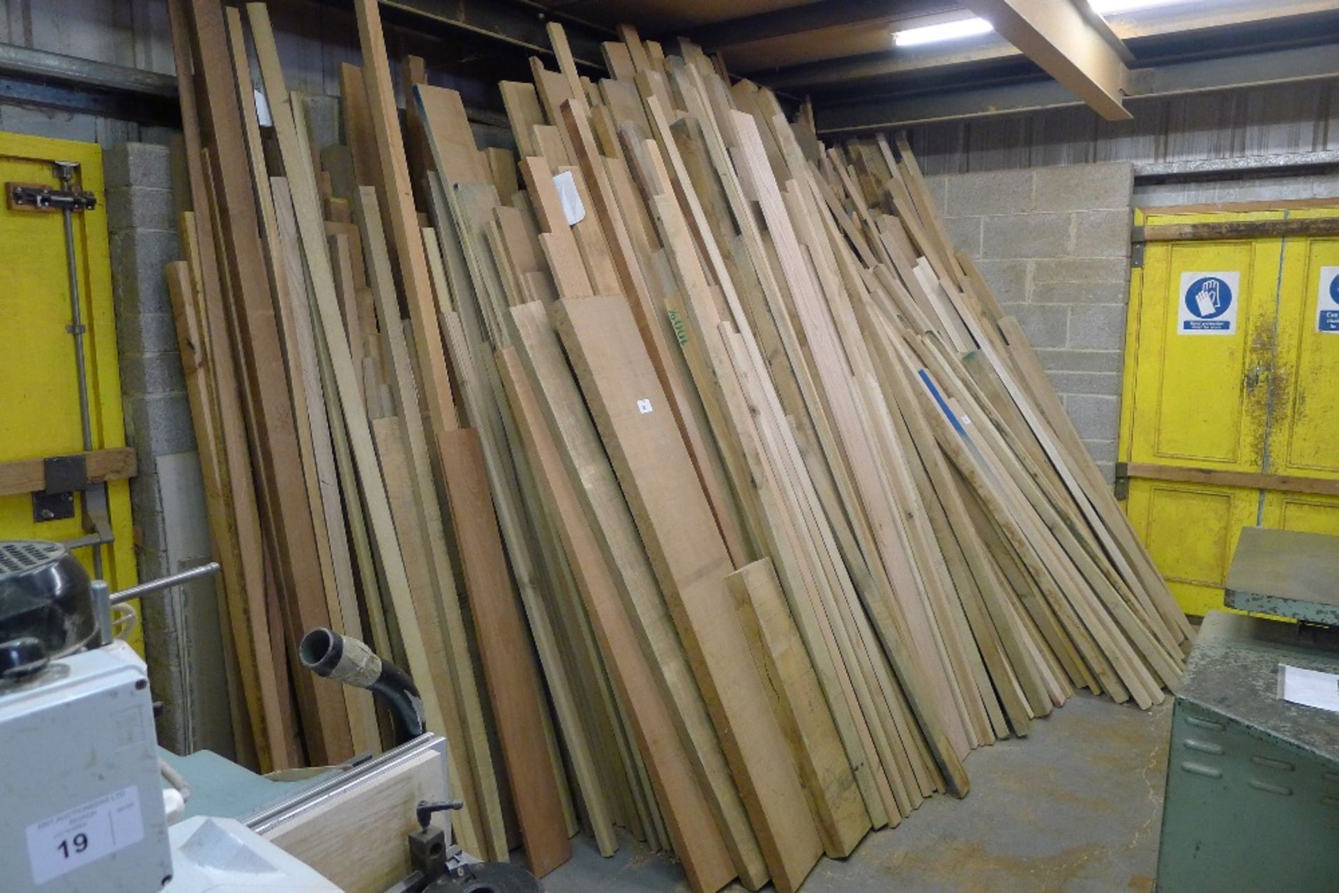 A large quantity of various timber mainly European oak and sapele. Leaning on rear wall the first - Image 2 of 3