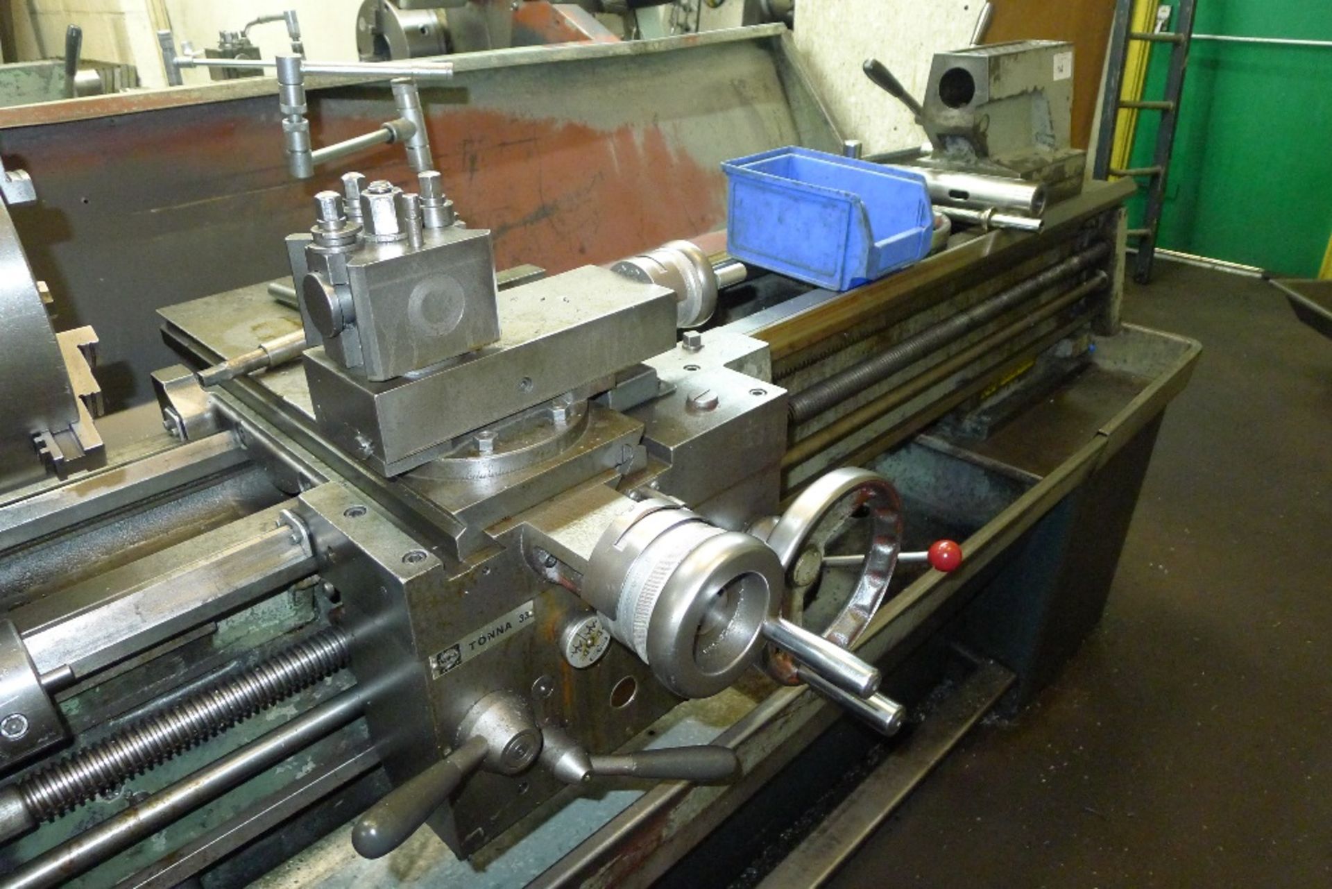 1 Colchester centre lathe type Triumph 2000 serial no. 6/0004/04642, 3ph, overall bed length 1.8m, - Image 3 of 8
