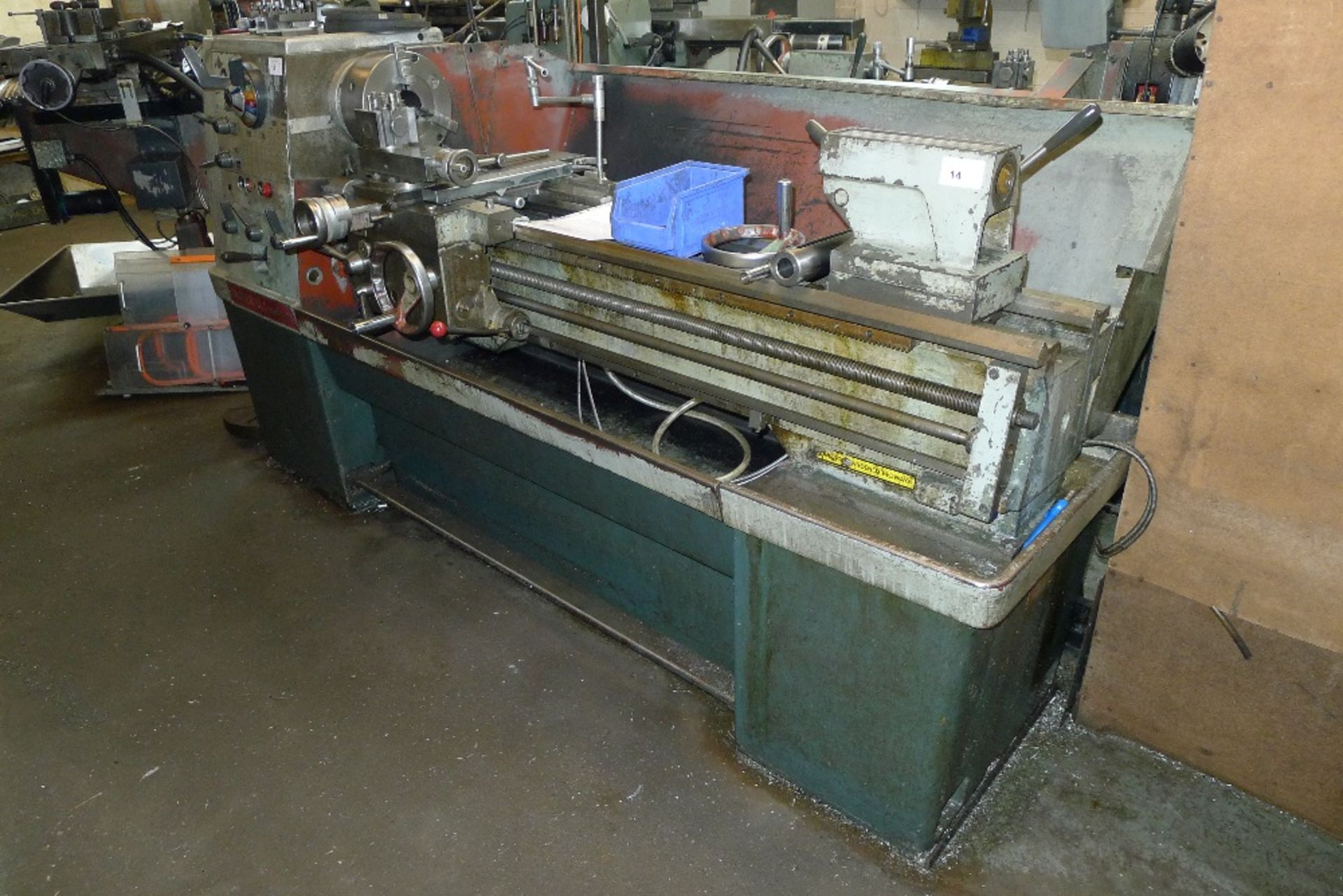 1 Colchester centre lathe type Triumph 2000 serial no. 6/0004/04642, 3ph, overall bed length 1.8m,