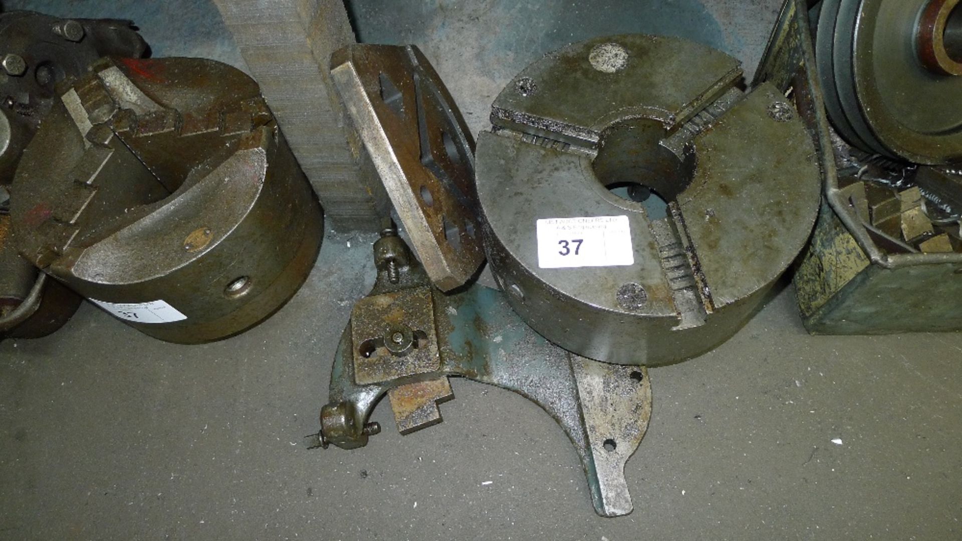 A quantity of various tooling including 2 x 3 jaw chucks, spare jaws, a tool holder etc - Image 3 of 4