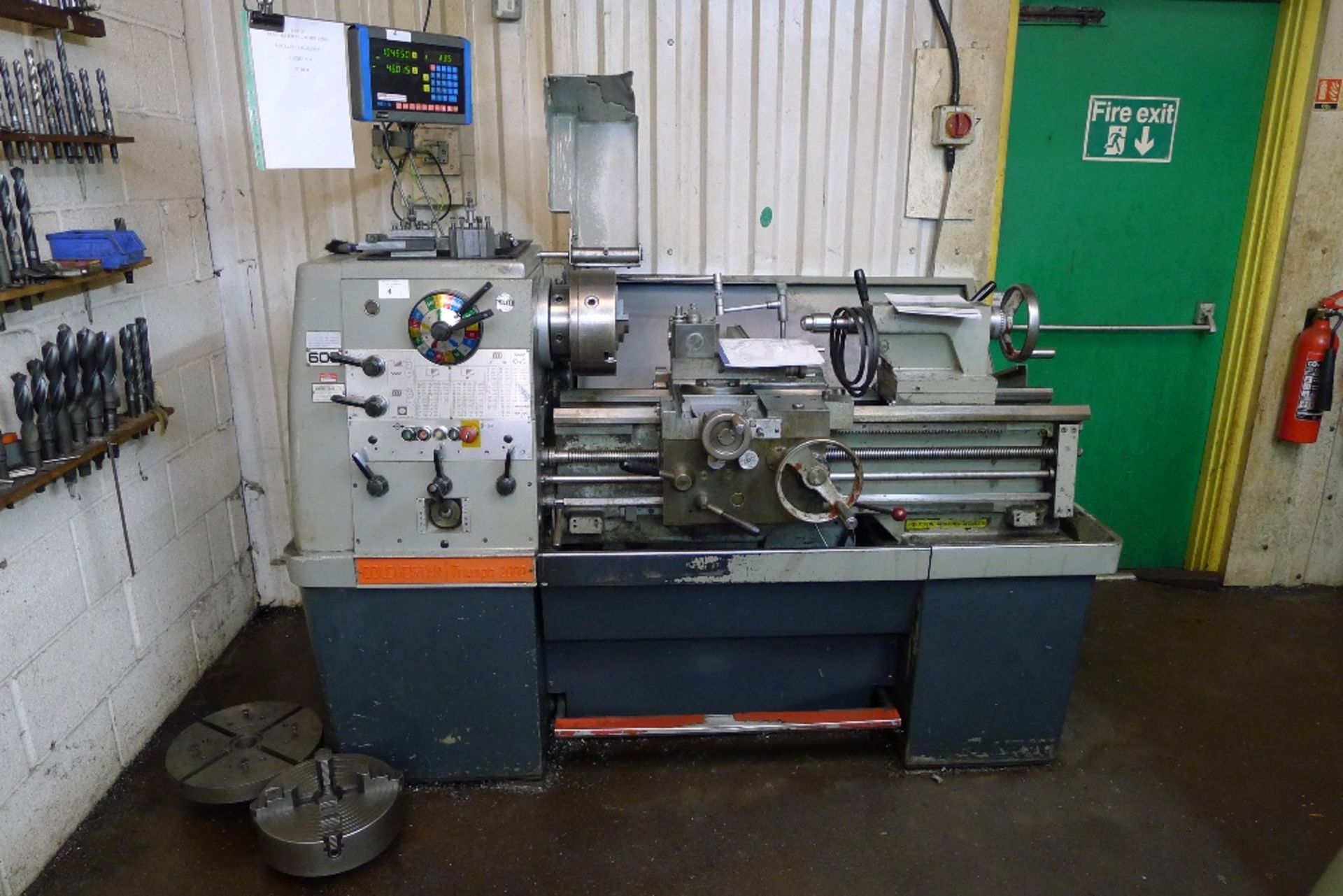 1 Colchester centre lathe type Triumph 2000 serial no. 6/0048/28923, 3ph, overall bed length 1.3m,