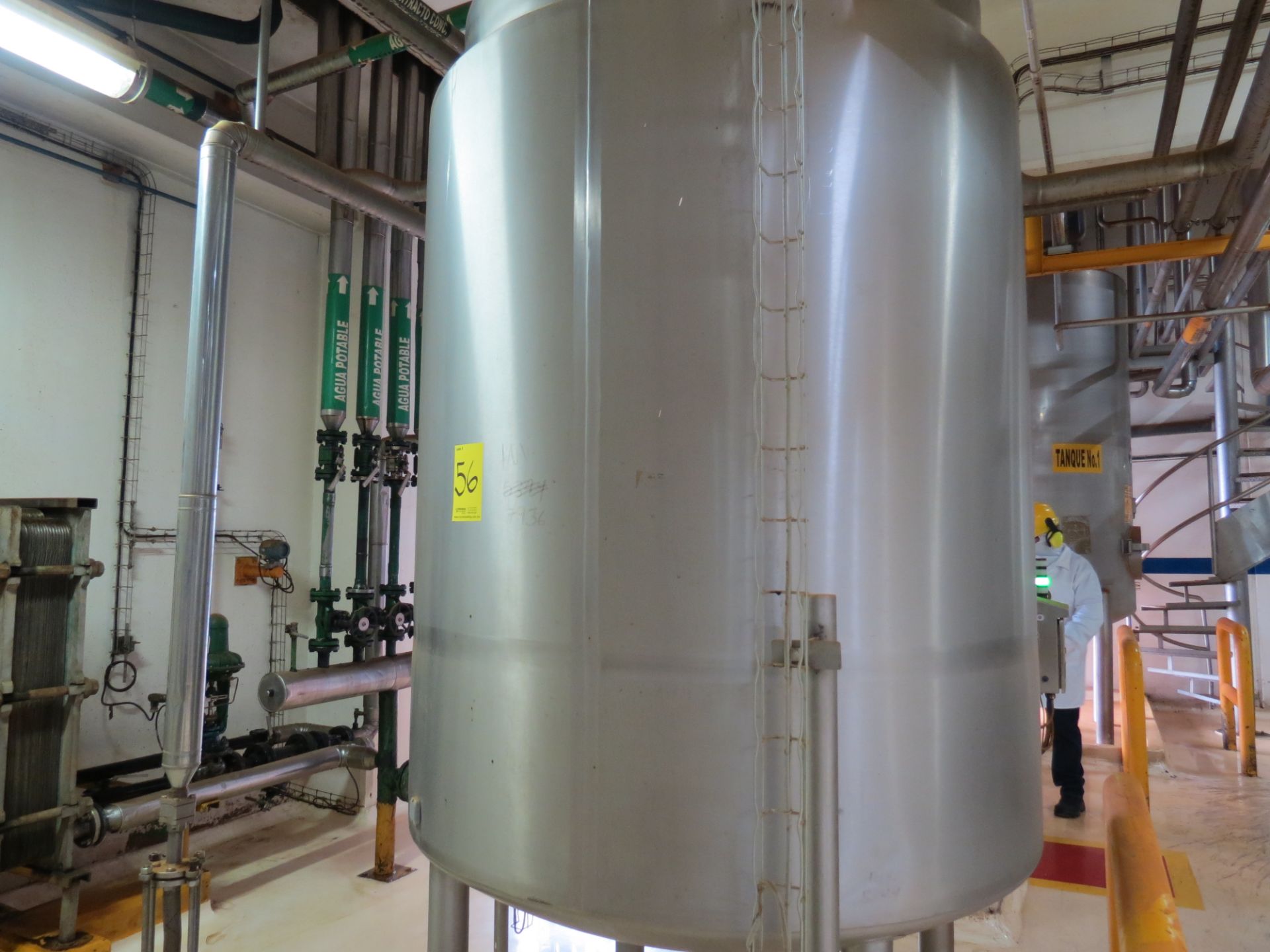 Jacketed S/S Tank 2 m high X 1.50 m Diameter - Image 6 of 16