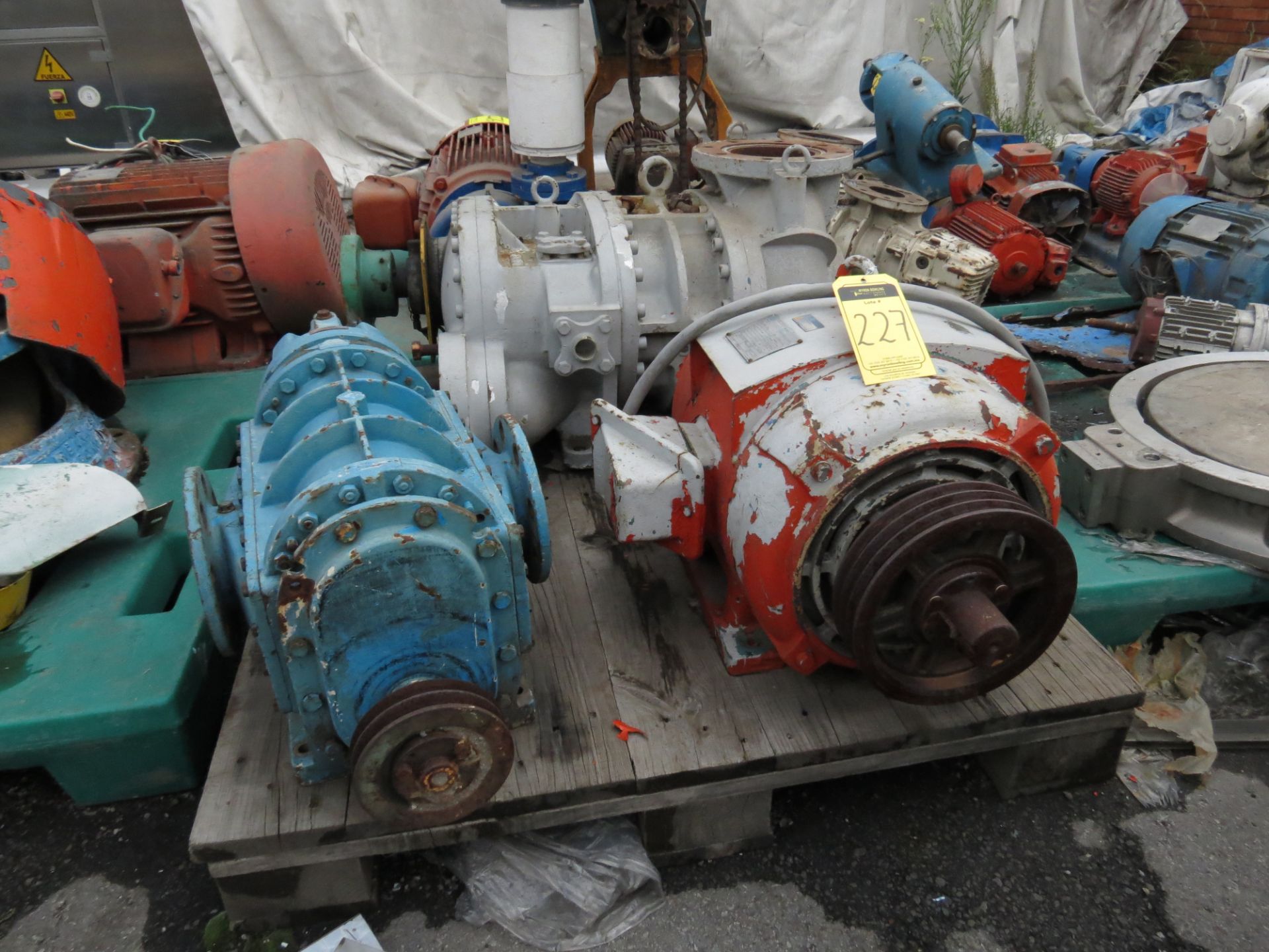 Electric Motor brand IEM, 40 HP, 220-440 V, Includes 2 Pumps - Image 4 of 8
