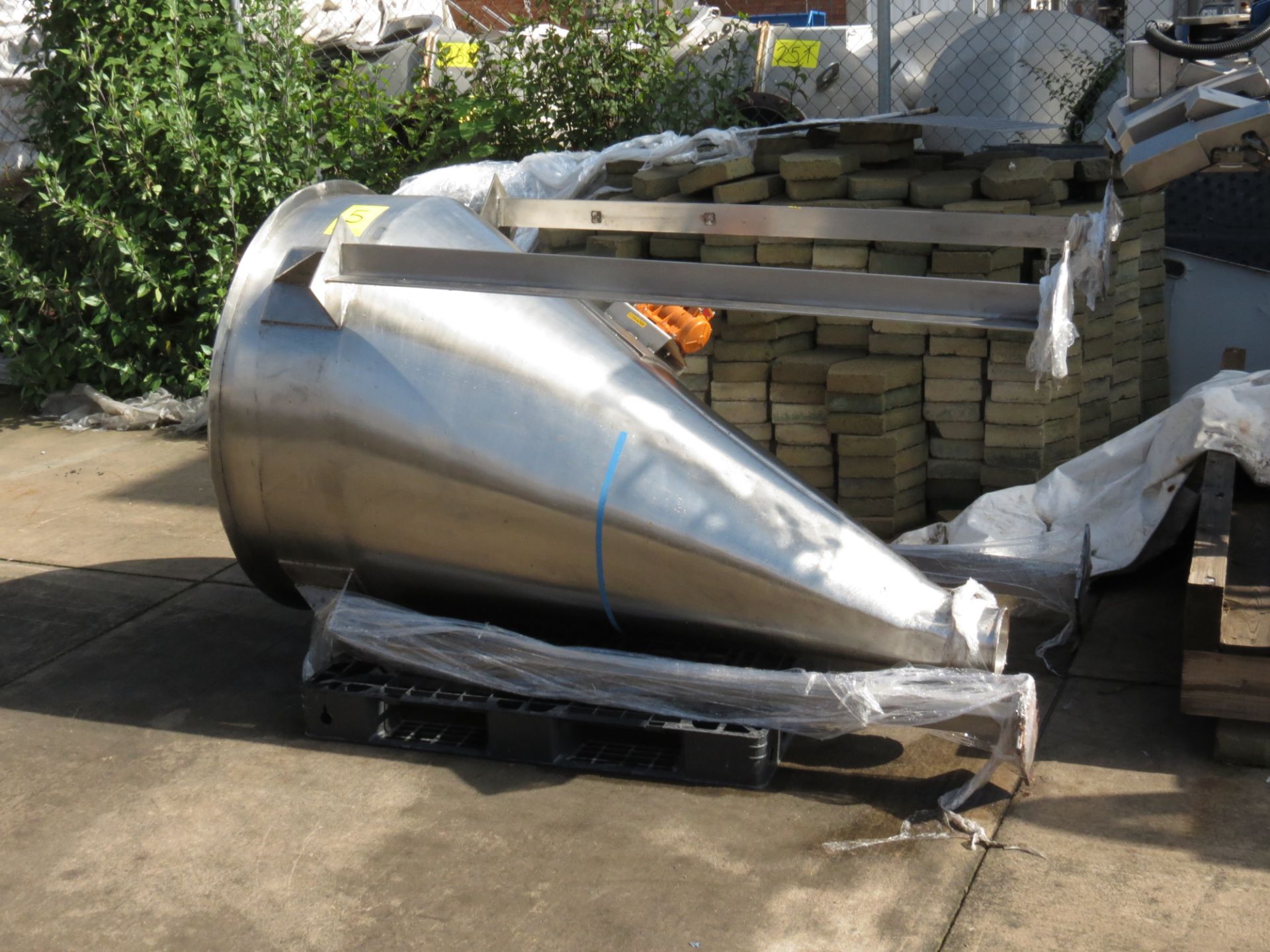 S/S Vibratory Hopper for Bulk Bag Filling of Powders, Includes Screens - Image 2 of 18