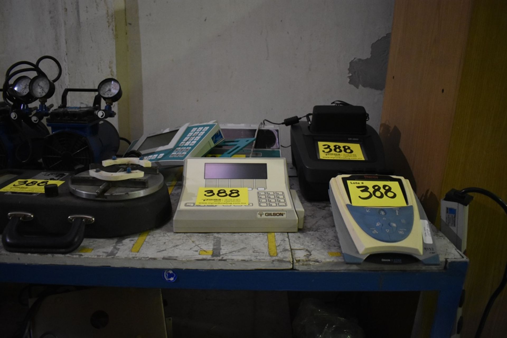 5 Oxygen analyzers and miscellaneous merchandise - Image 16 of 52