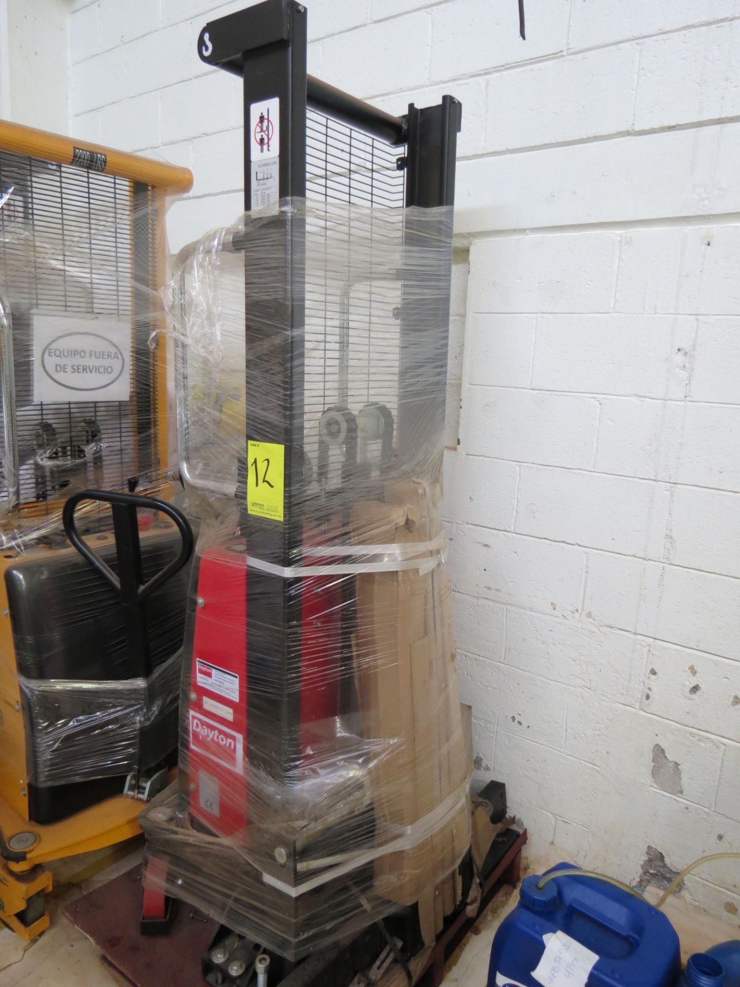 Dayton Pallet Lift / Stacker, Model 5RRZ4, S/N 18068030-3.2/002, 2,200 LB /1,000 KG Capacity