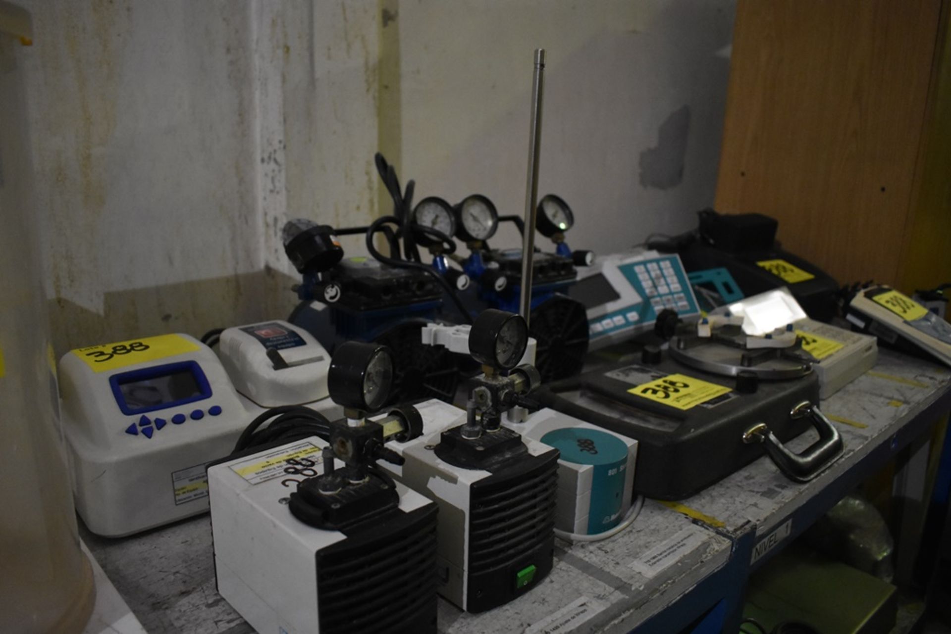 5 Oxygen analyzers and miscellaneous merchandise - Image 24 of 52