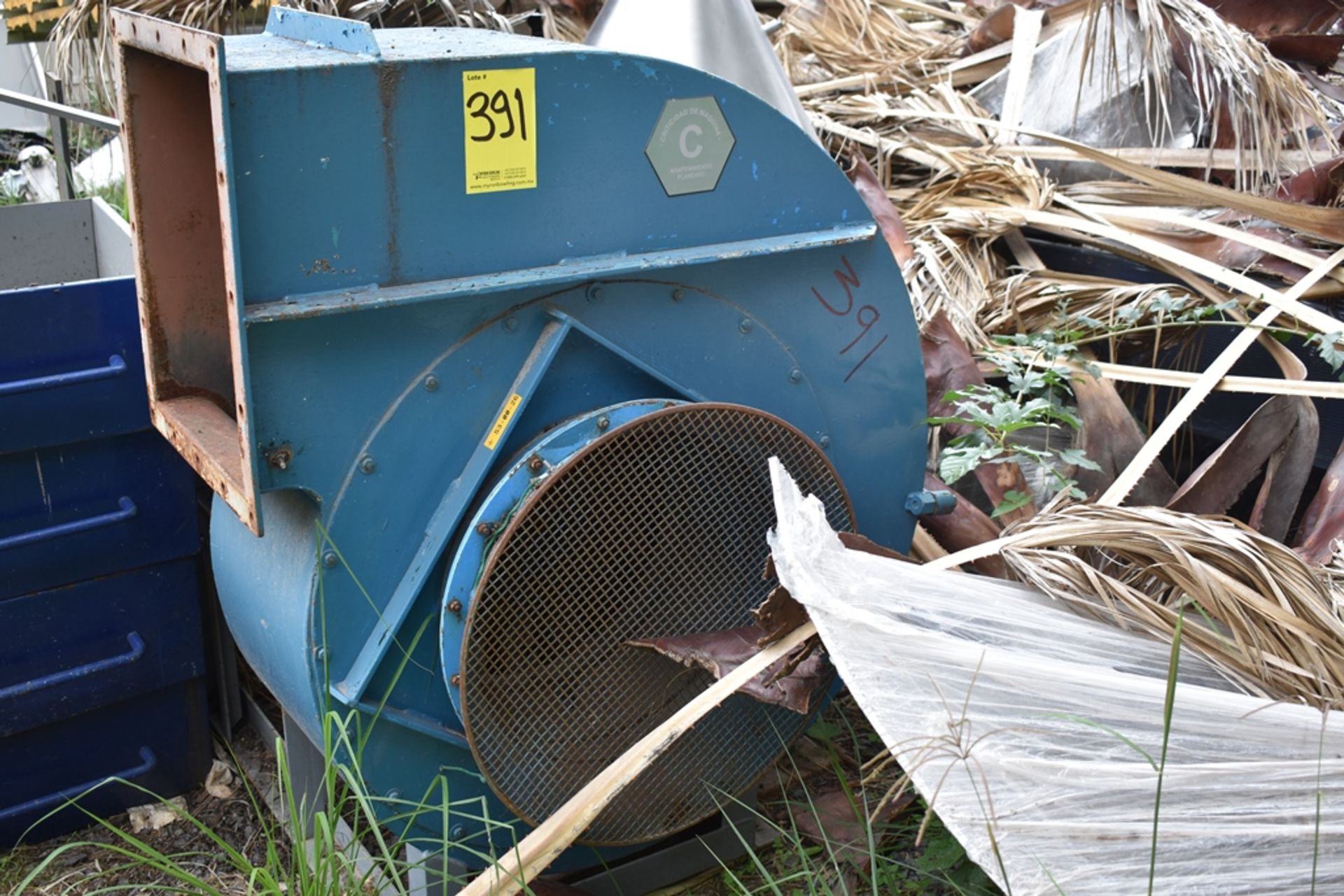 2 centrifugal extractors without motor, measures 17" and 24" suction diameter