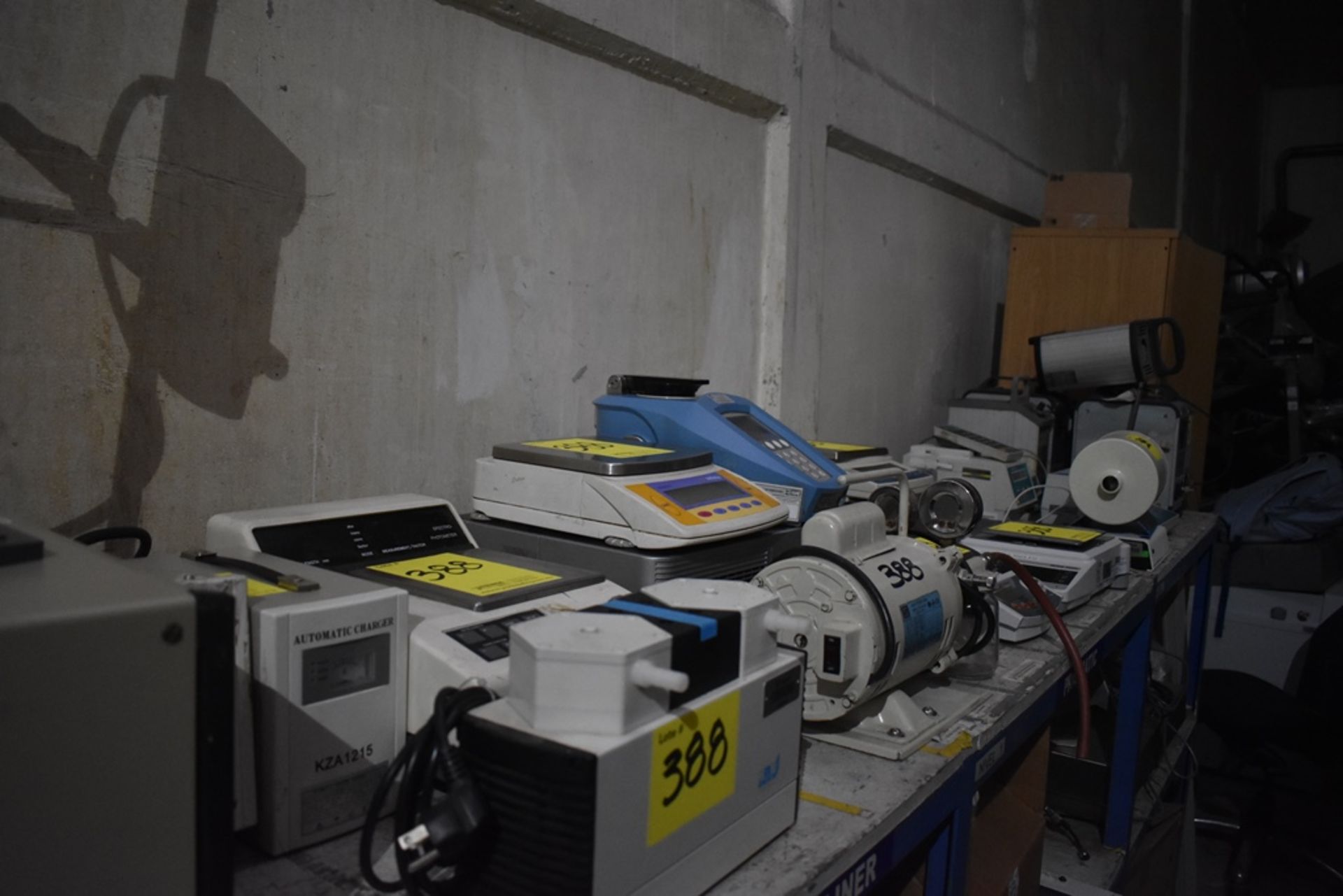 5 Oxygen analyzers and miscellaneous merchandise - Image 10 of 52