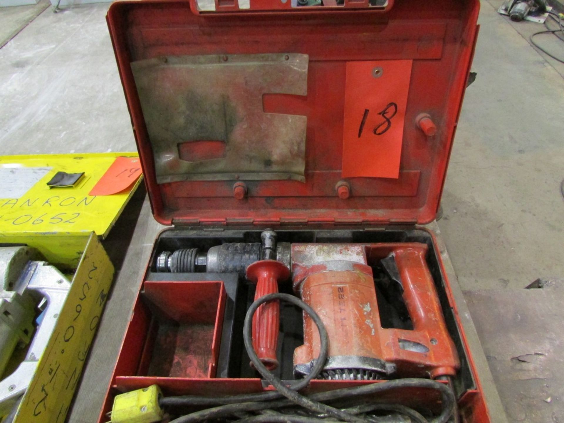 Hilti TE22 Hammer Drill w/ SOS Plus Drill Bits