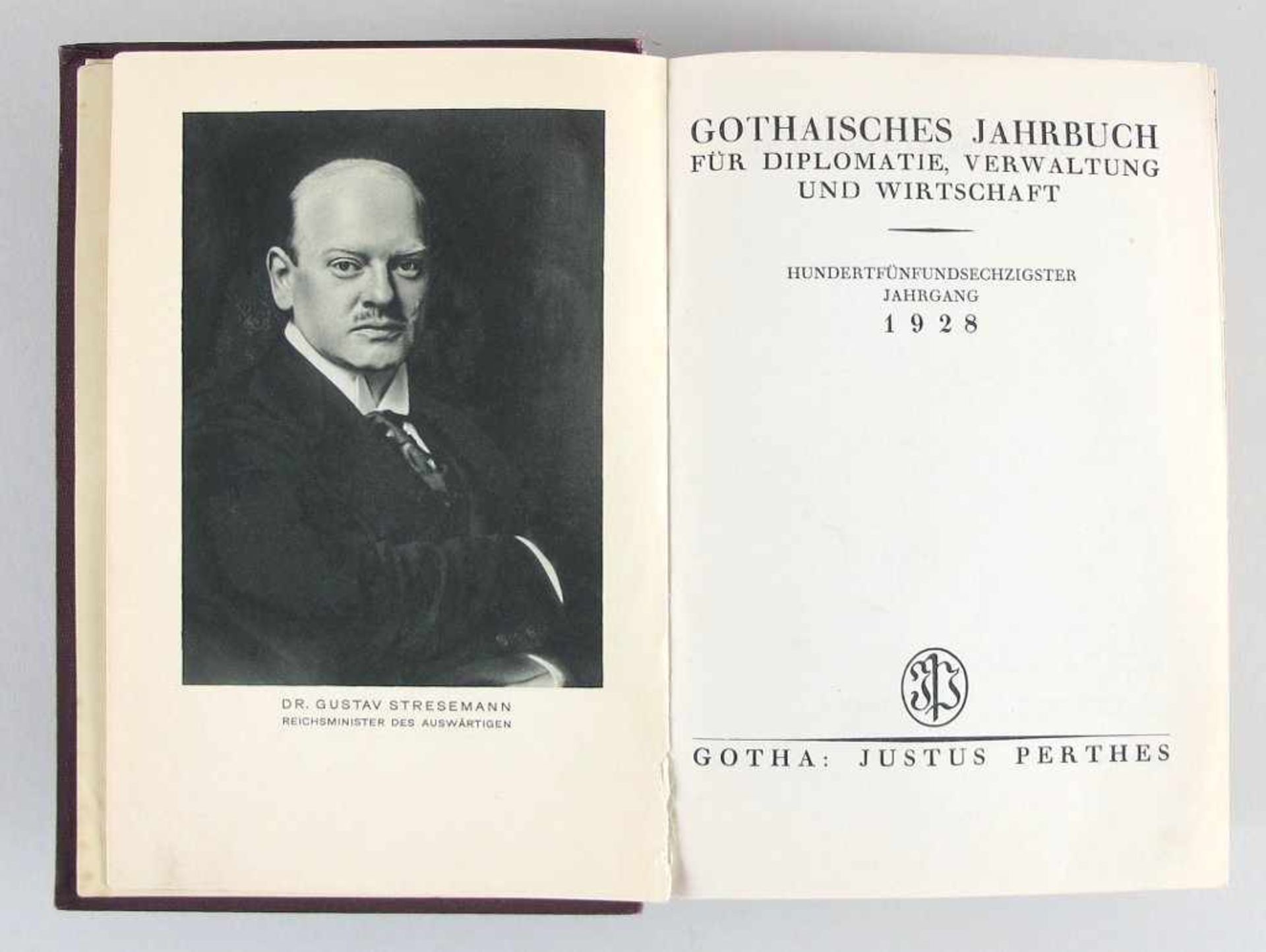 Almanach: Gothaisches Jahrbuch für Diplomatie, Verwaltung und Wirtschaft 1928.<