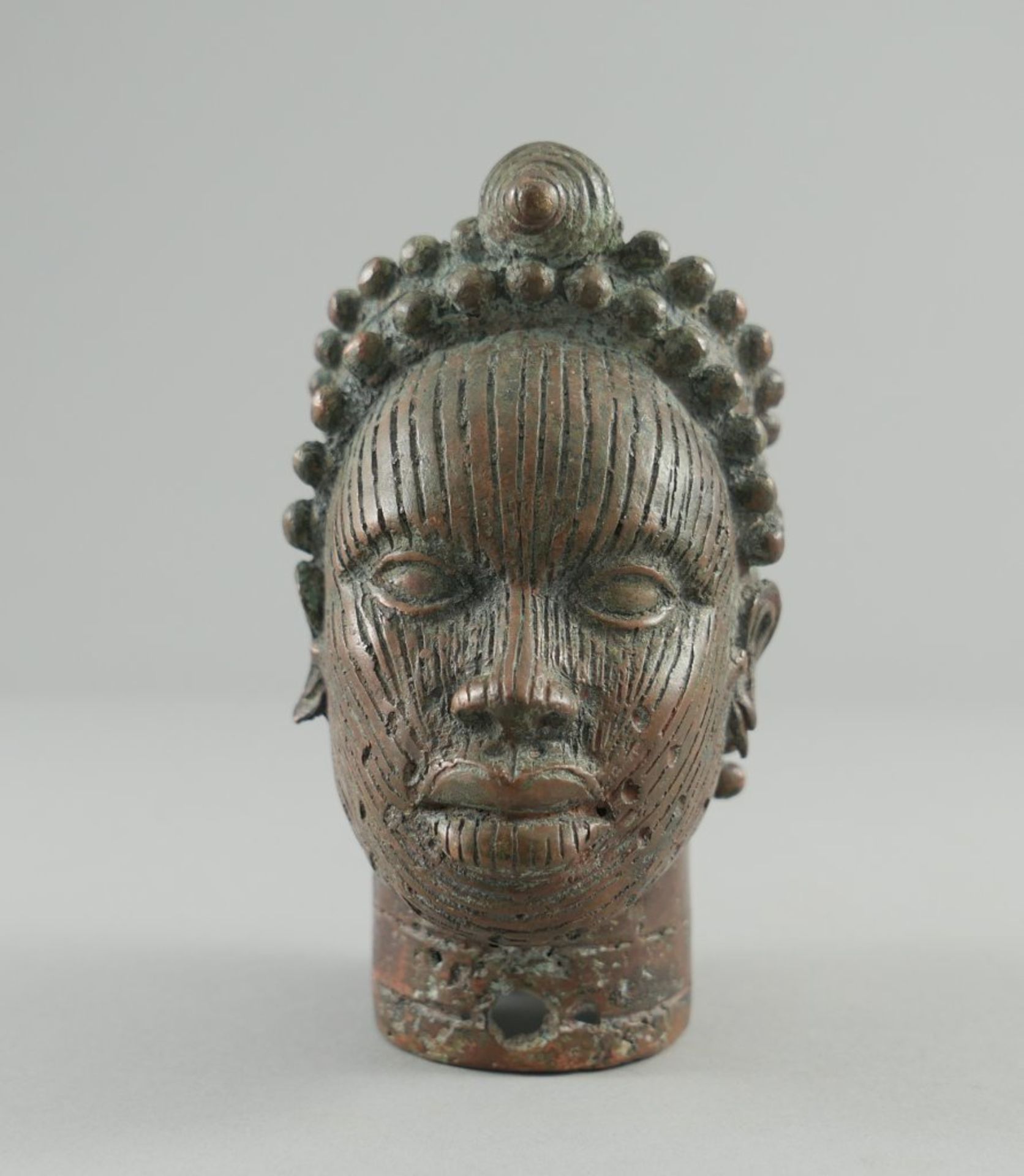 Kleiner Bronzekopf der Benin.